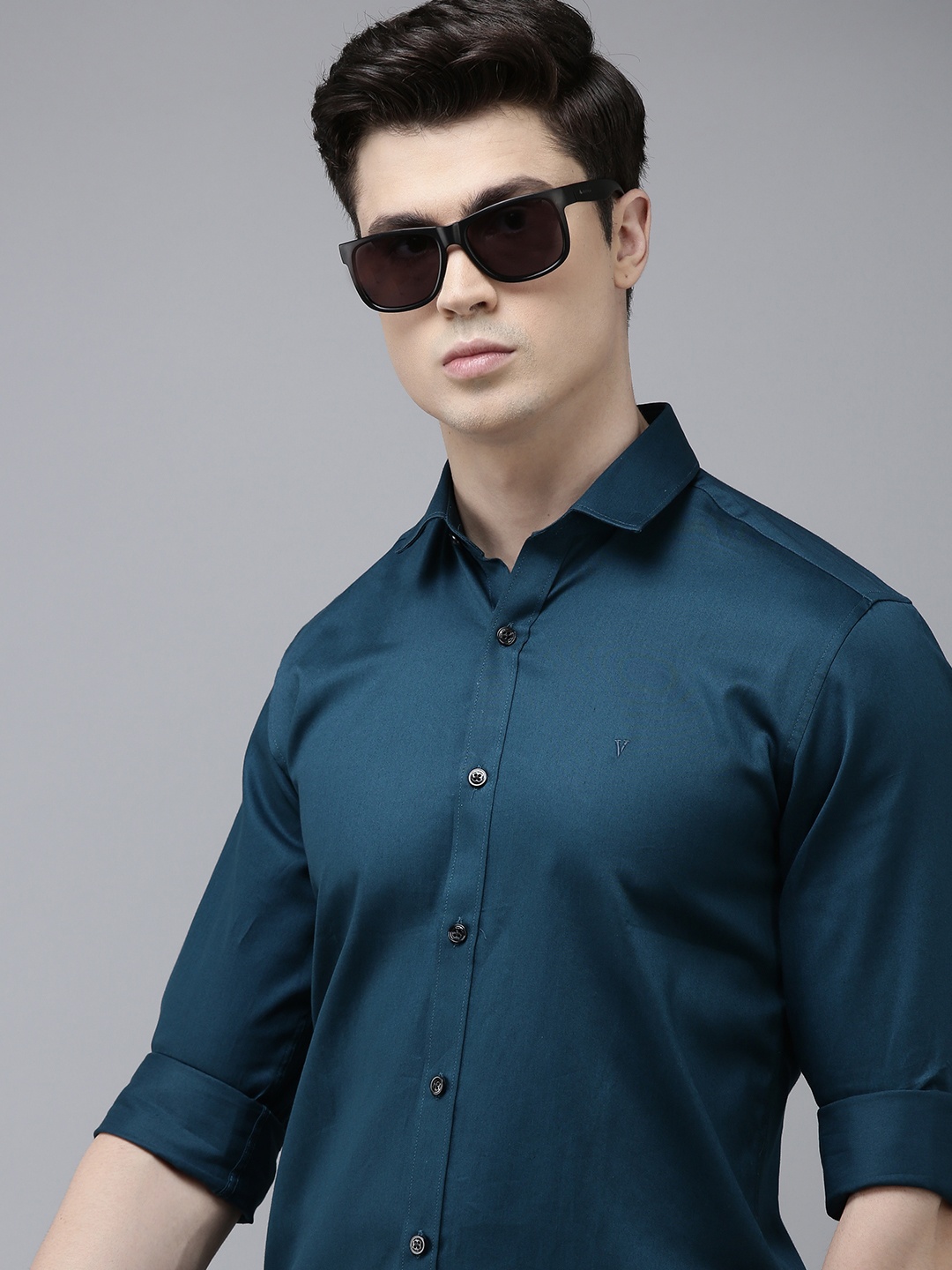 

V Dot Men Slim Fit Opaque Casual Shirt, Teal
