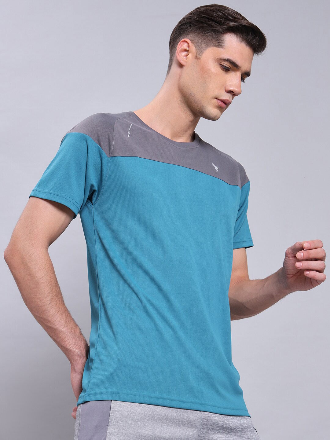 

Technosport Colourblocked Antimicrobial Slim Fit T-shirt, Teal