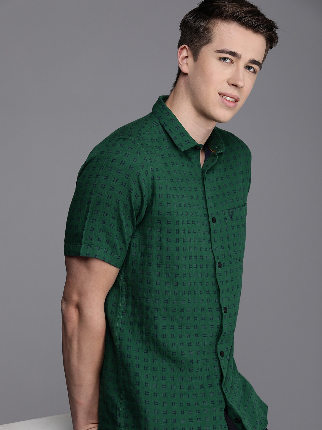 

Allen Solly Slim Fit Opaque Printed Casual Pure Cotton Shirt, Green