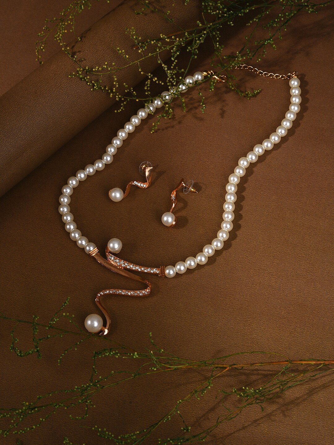 

SOHI Gold-Plated Pearl Beads Jewellery Set