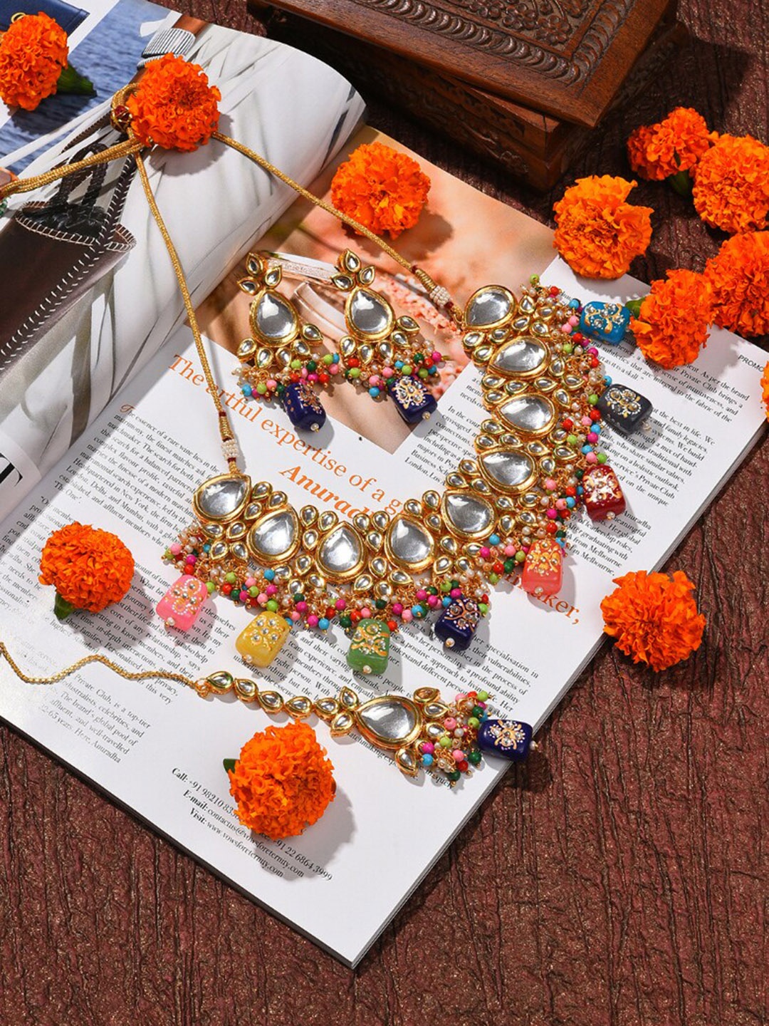 

SOHI Gold-Plated Kundan-Studded & Beaded Jewellery Set