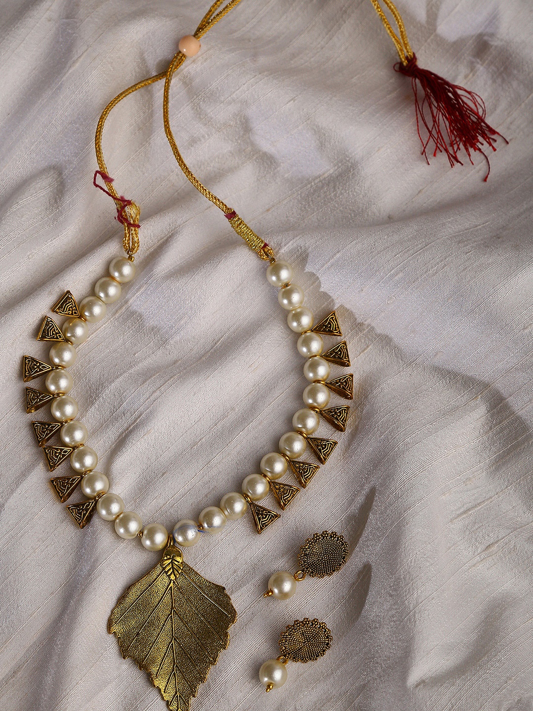 

SOHI Gold-Plated Pearl Beaded Jewellery Set