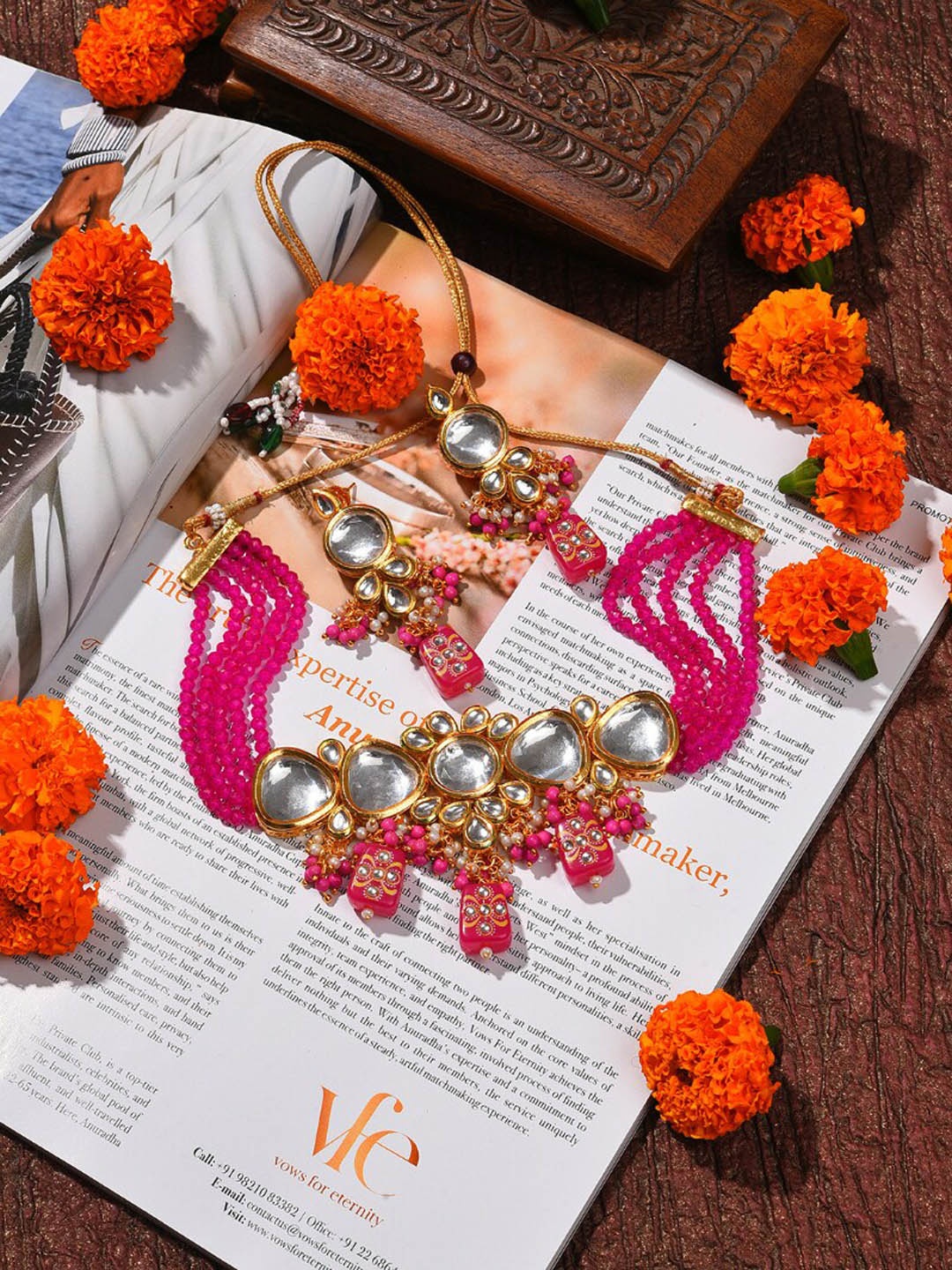 

SOHI Gold-Plated Kundan-Studded & Pearl Beaded Jewellery Set