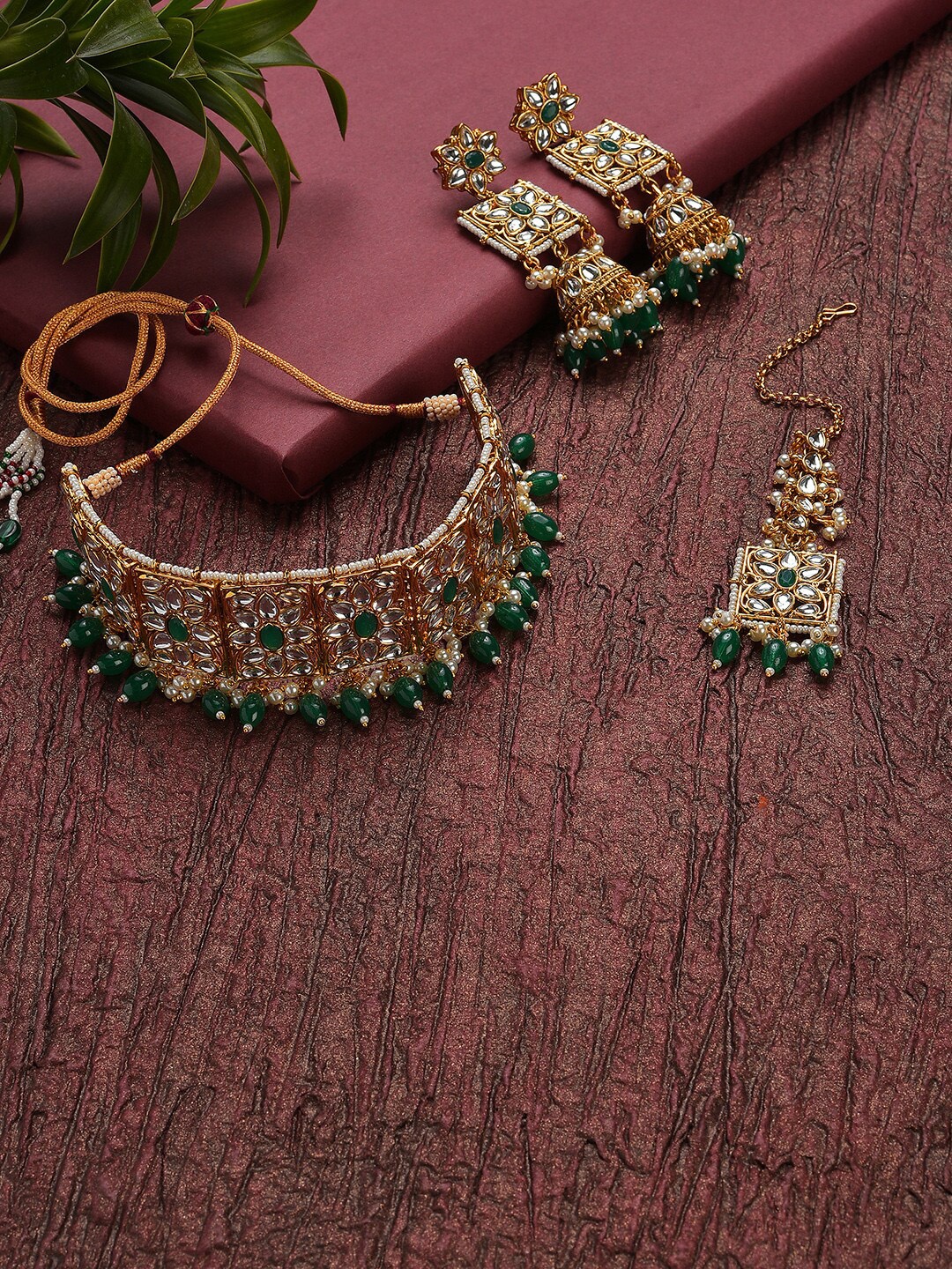 

SOHI Gold-Plated Kundan-Studded Necklace & Earrings