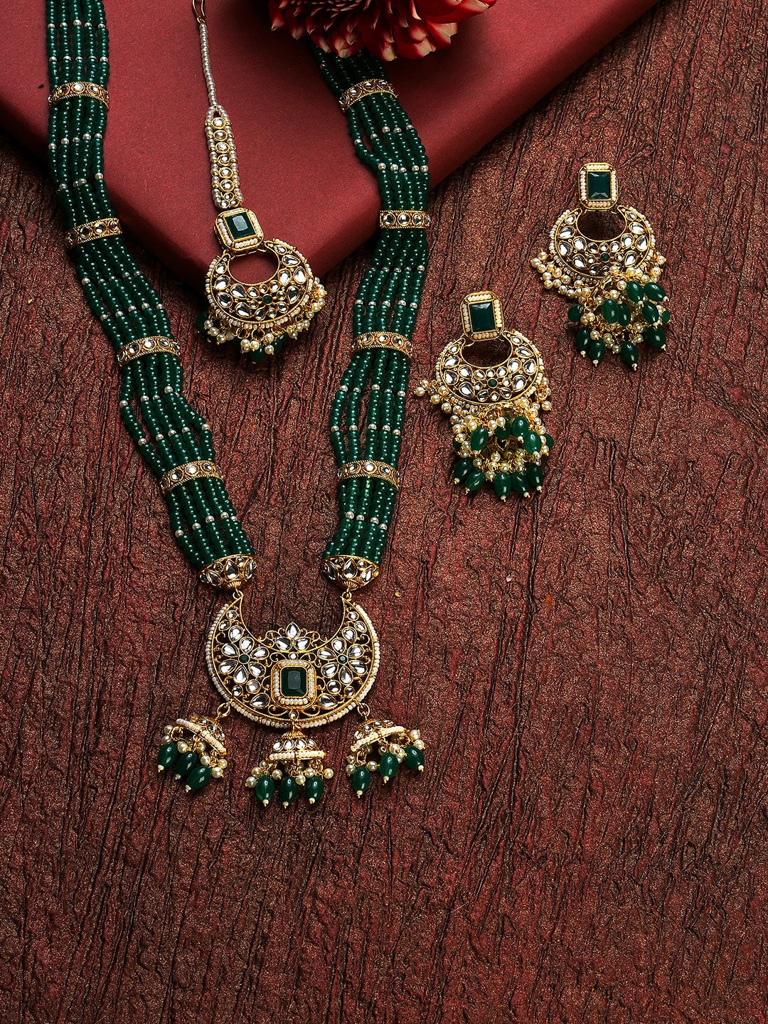 

SOHI Gold-Plated Artificial Stones-Studded & Beaded Jewellery Set With Maang Tikka