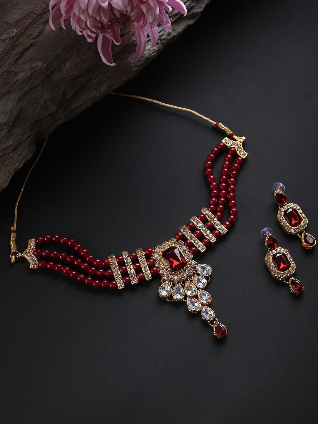 

SOHI Gold-Plated Stone Stone Studded Necklace & Earrings