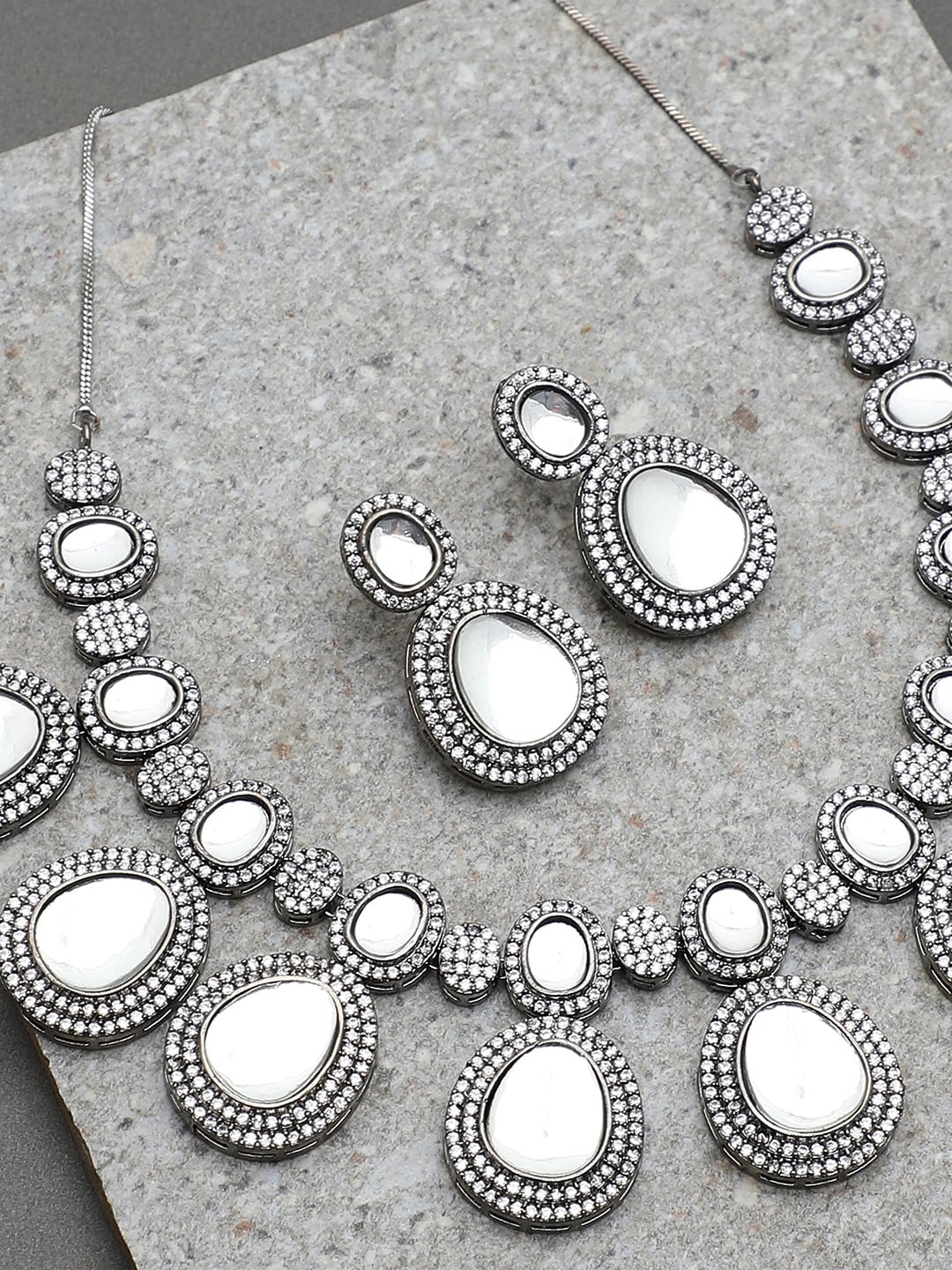 

SOHI Silver-Plated Artificial Stones Studded & Beaded Jewellery Set