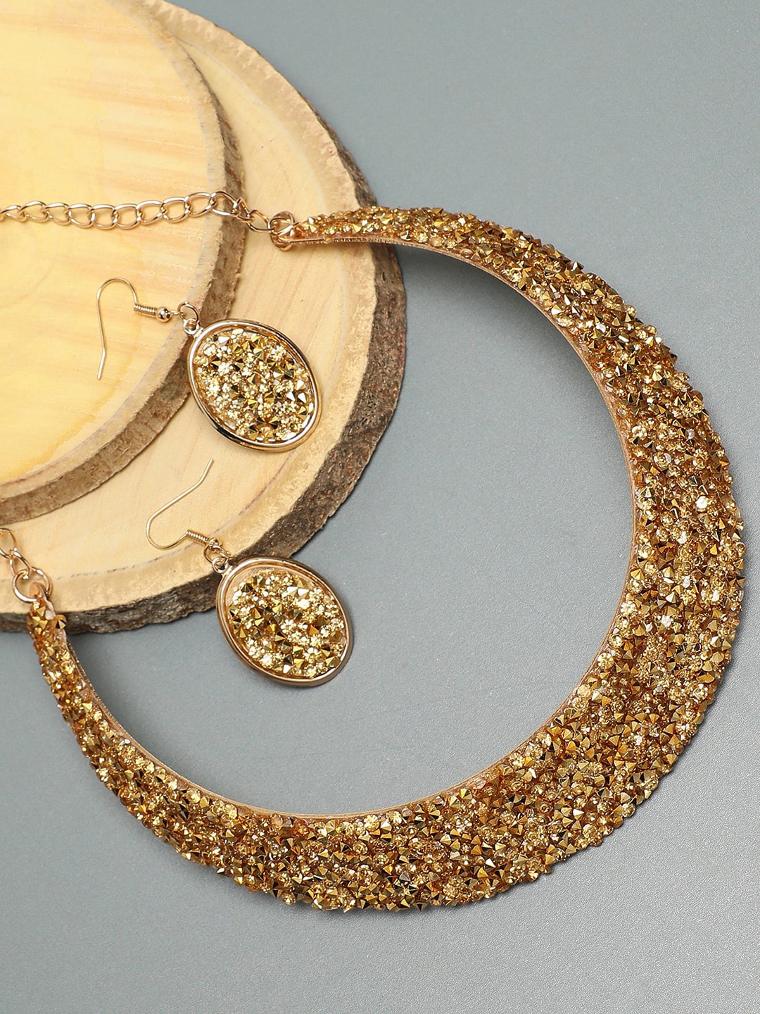 

SOHI Gold-Plated Stone-Studded Jewellery Set