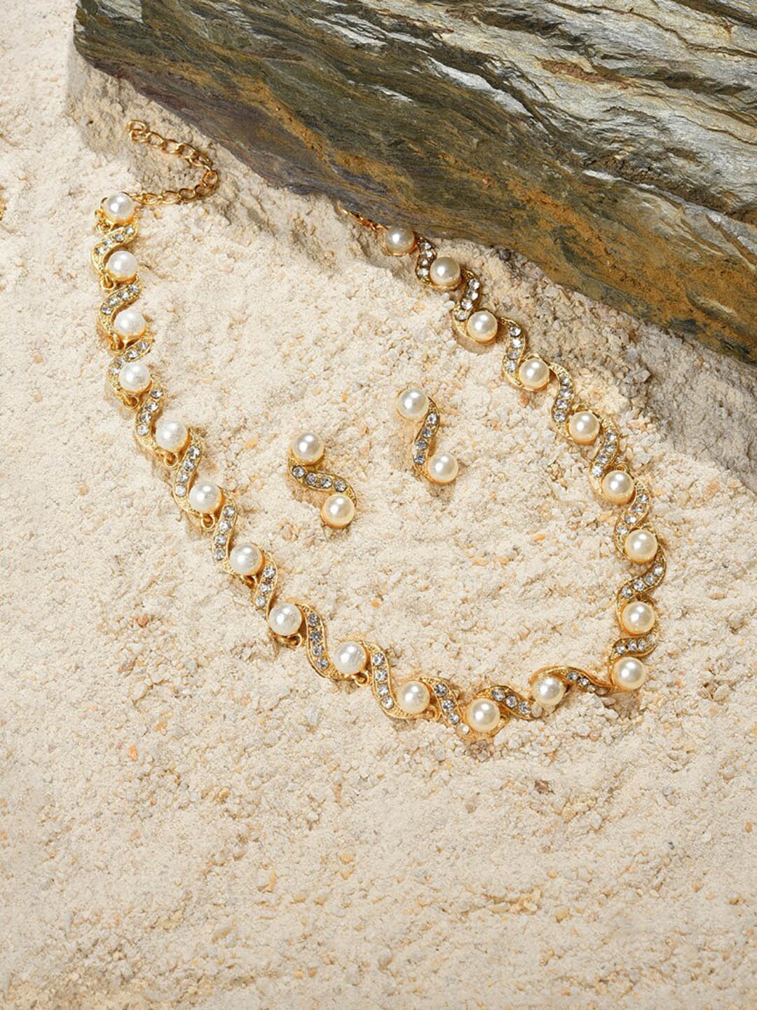 

SOHI Gold-Plated Stone-Studded Necklace & Earrings