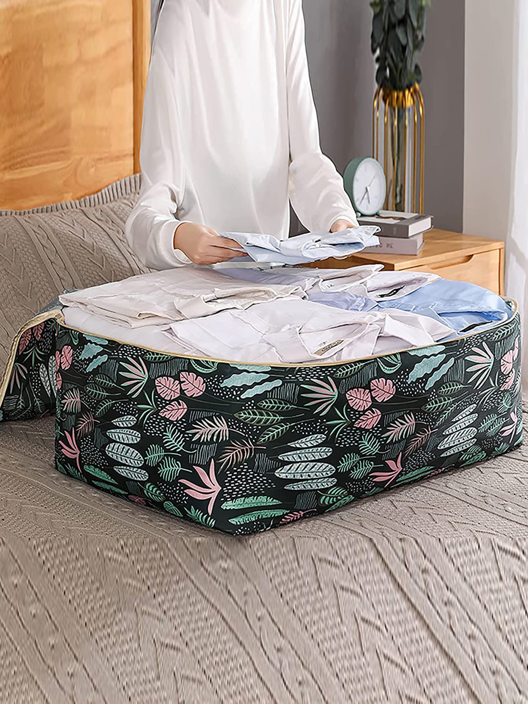 

HOUSE OF QUIRK Black & Pink Printed Foldable Over-Sized Handy Storage Bag