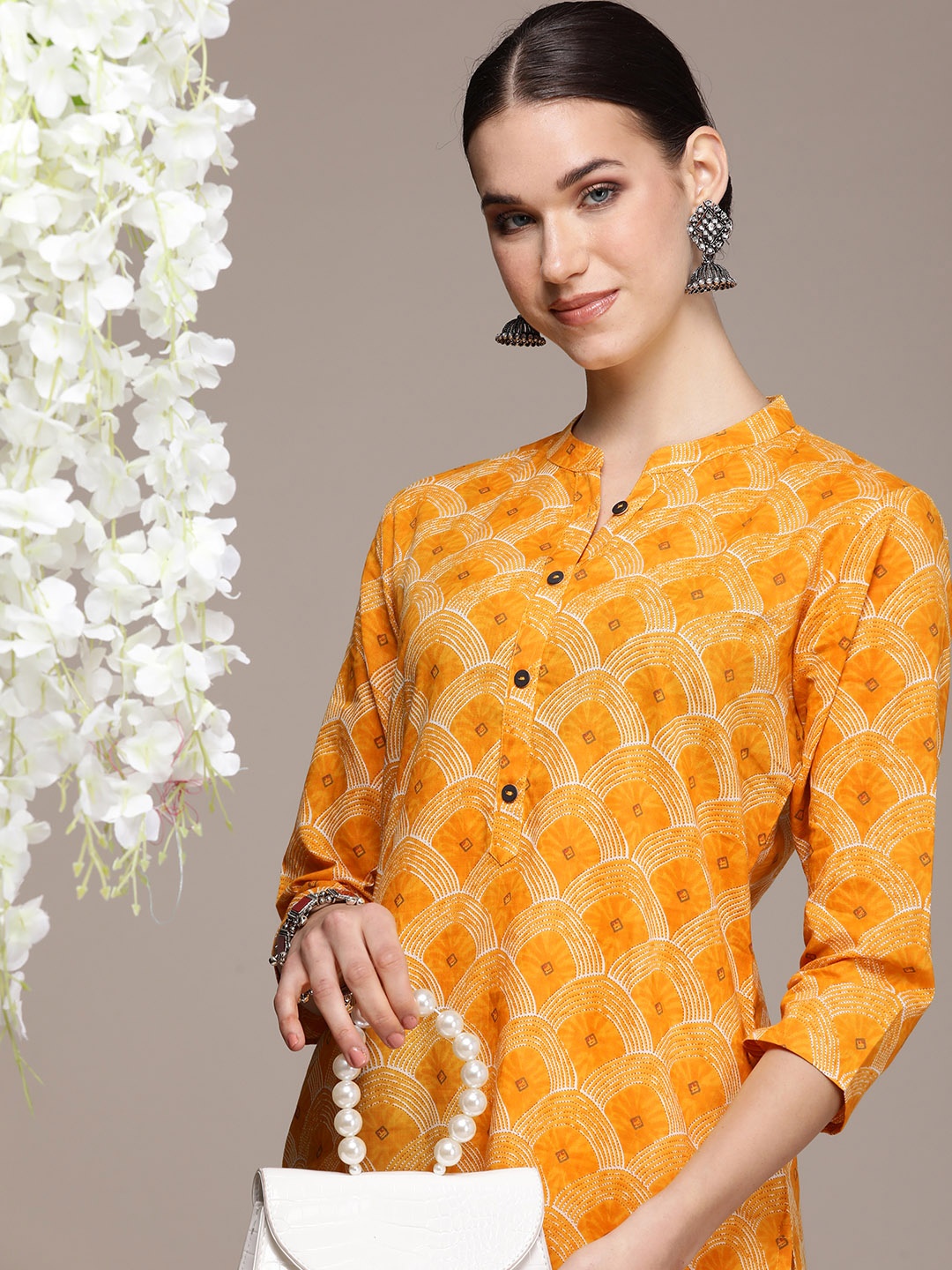 

Anouk Women Geometric Printed Mandarin Collar Kurta, Mustard