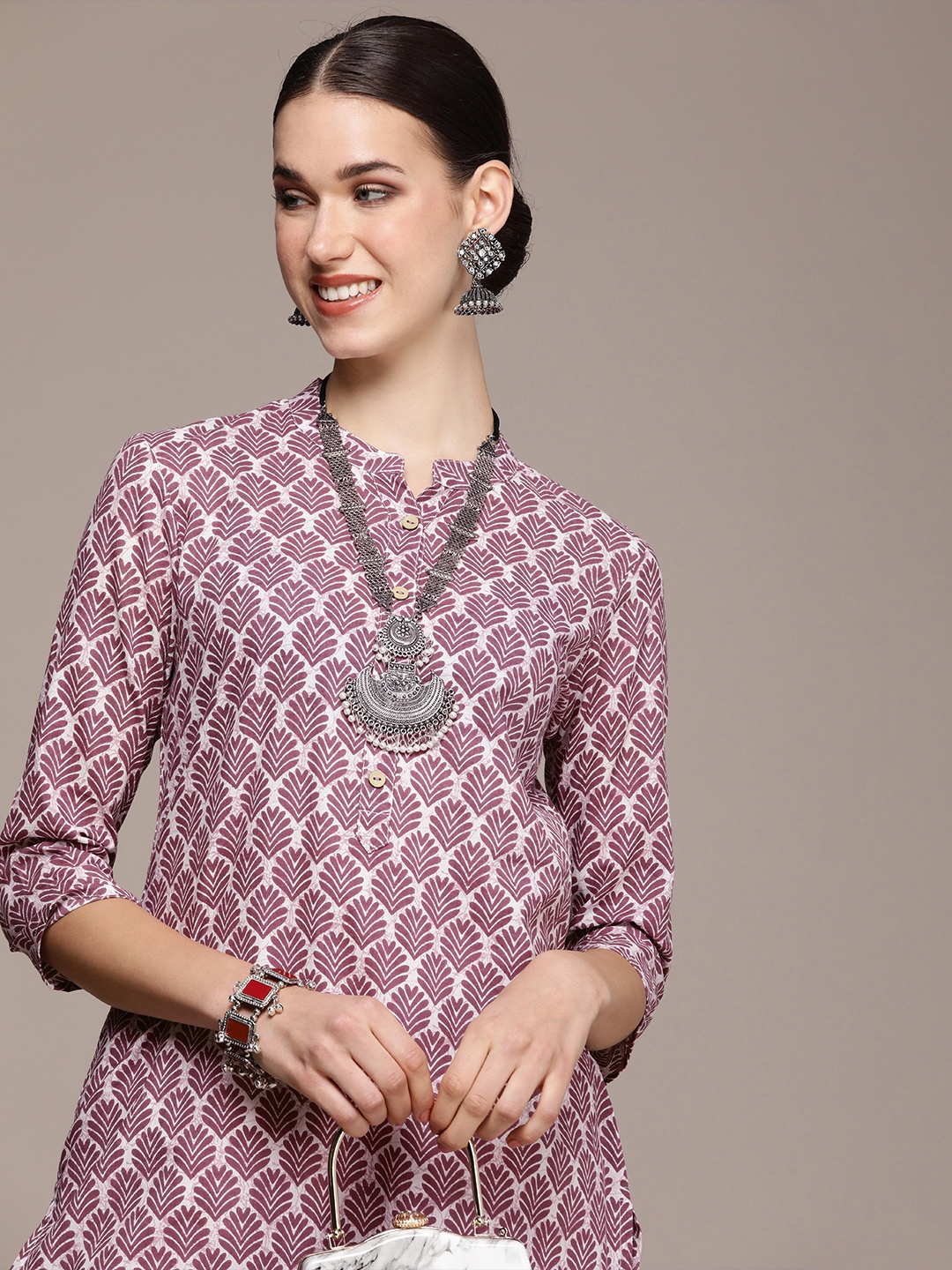 

Anouk Women Floral Printed Mandarin Collar Kurta, Burgundy