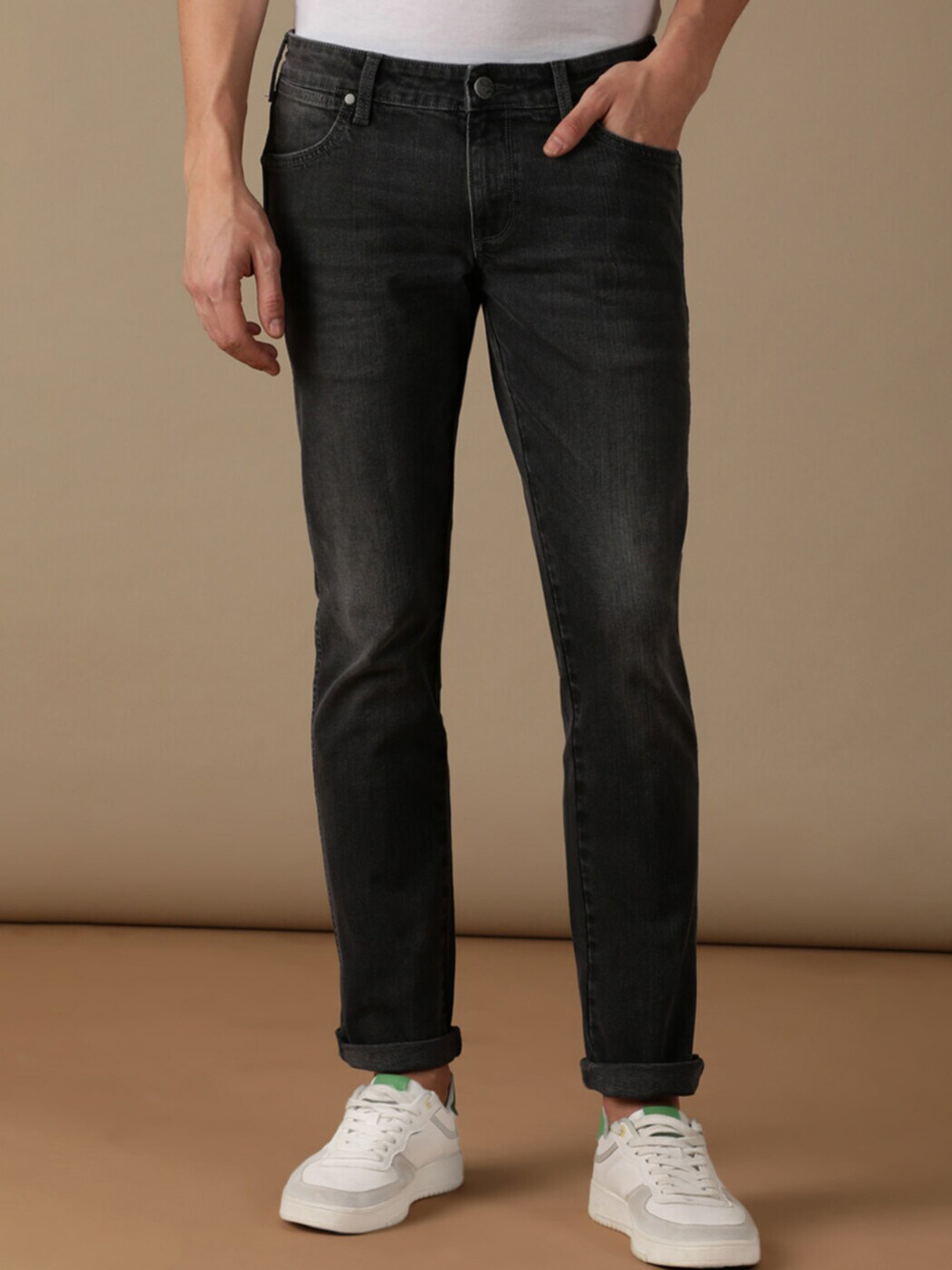 

Wrangler Men Skanders Skinny Fit Low-Rise Stretchable Light Fade Cotton Jeans, Black
