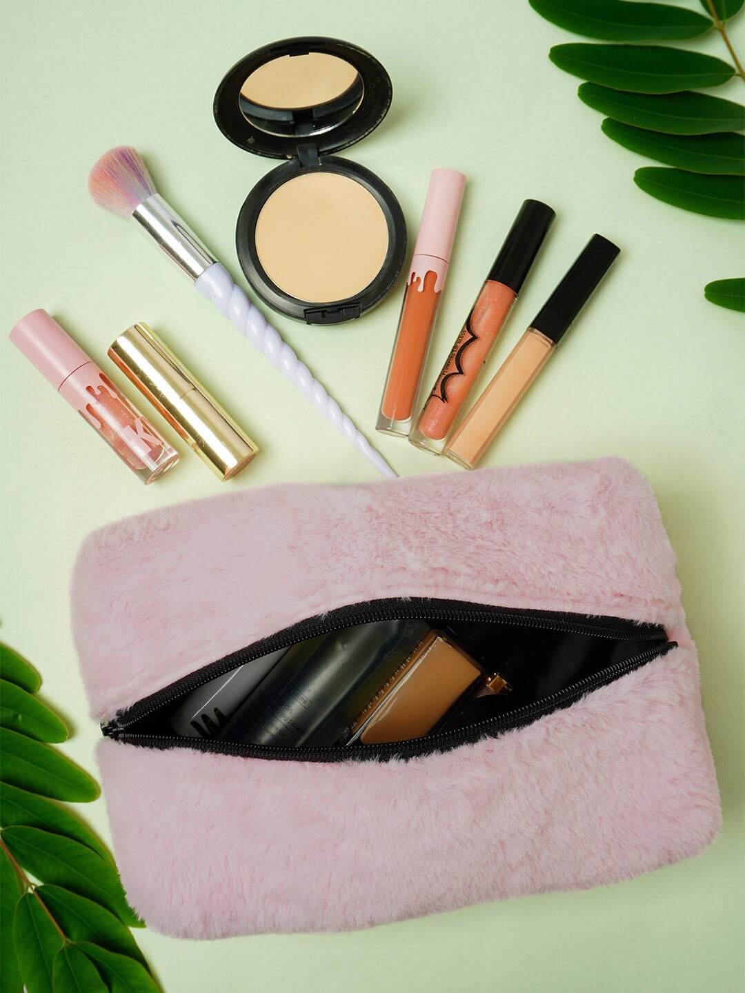 

Crazy Corner Textured Travel Pouch, Pink