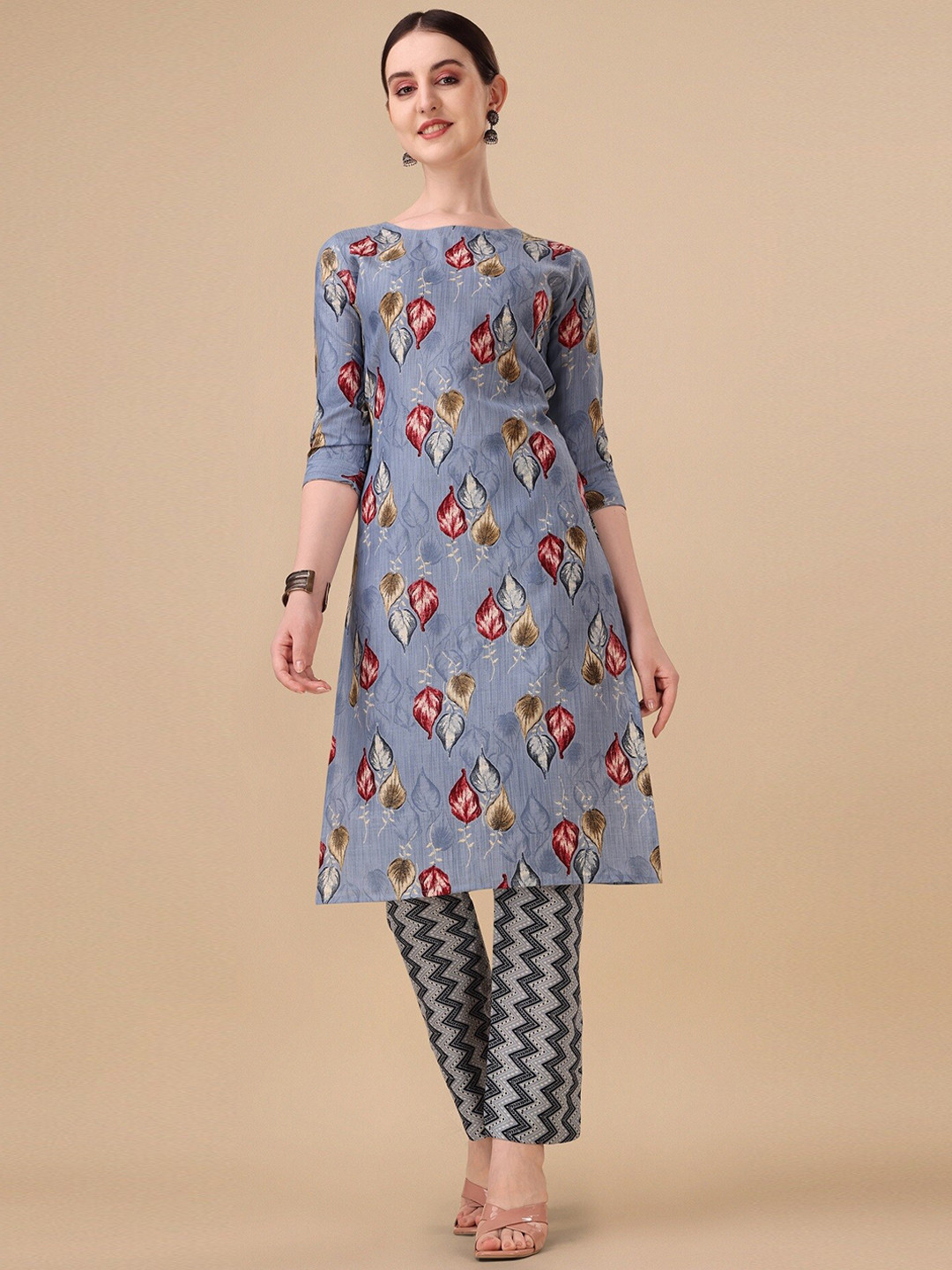 

Fashion Basket Floral Printed Straight Kurta with Trousers, Grey