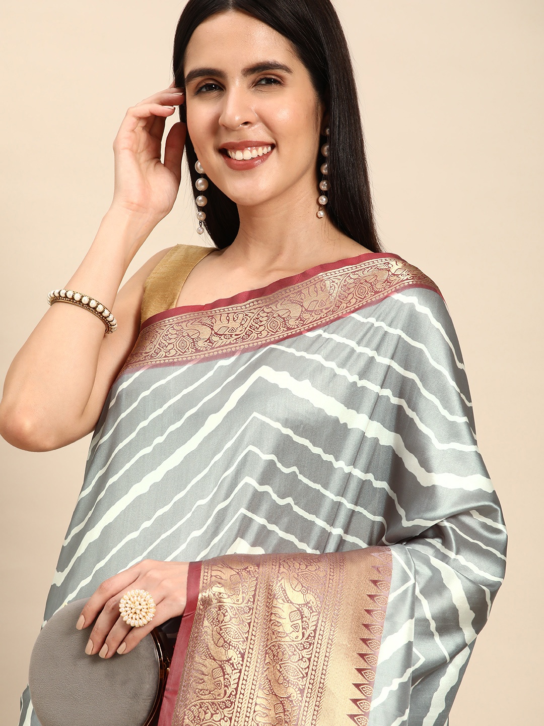 

VASTRANAND Leheriya Printed Zari Silk Blend Banarasi Saree, Grey