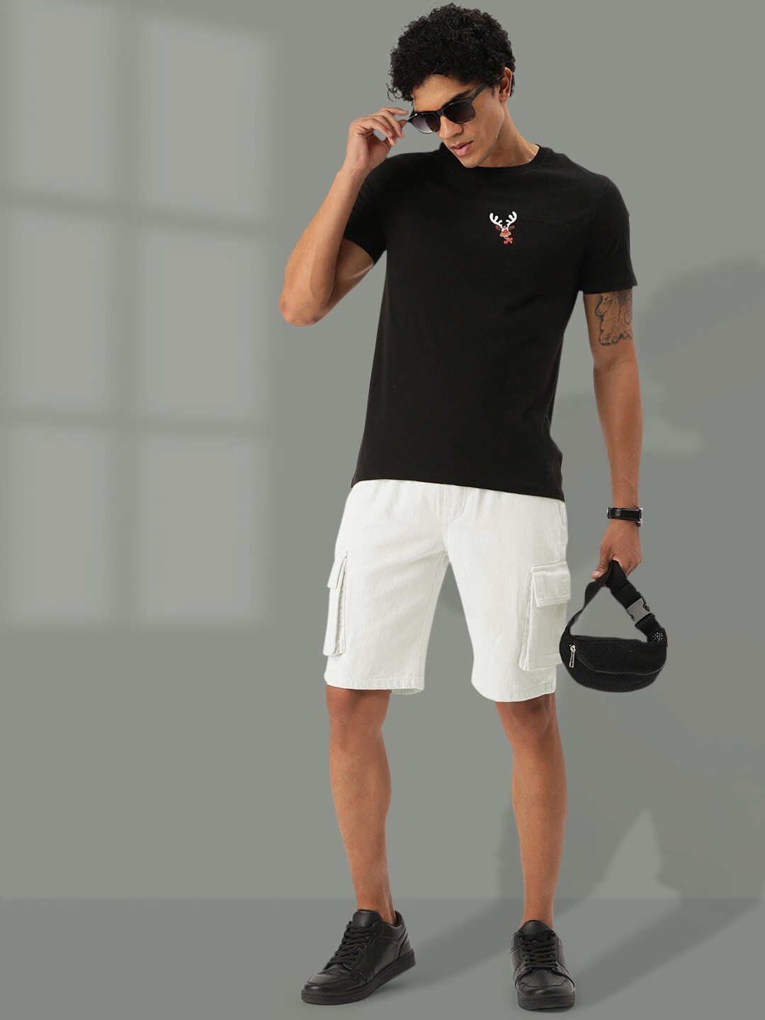 

Bene Kleed Men Mid-Rise Knee Length Pure Cotton Denim Cargo Shorts, White
