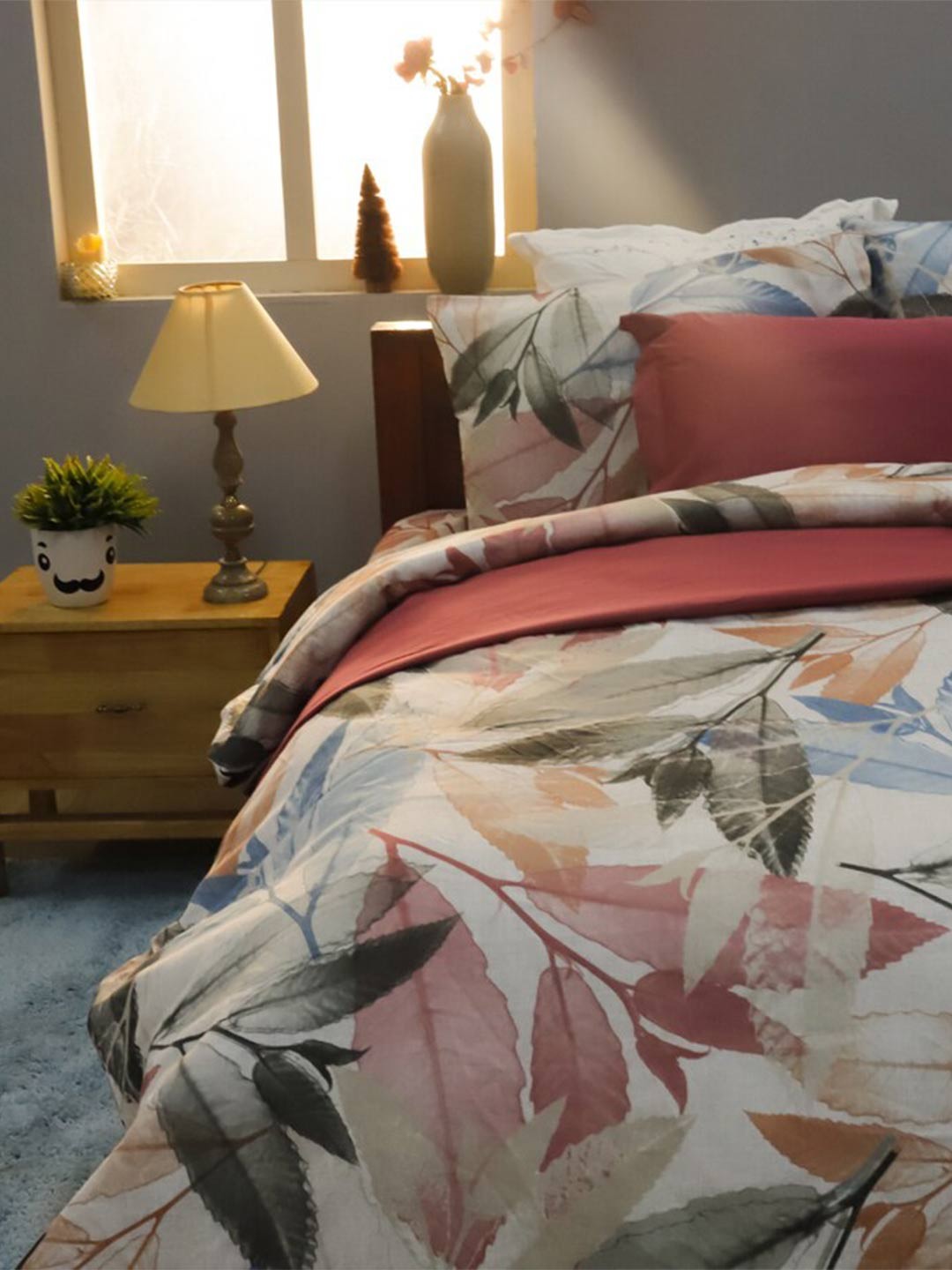 

BLUE DAHLIA White & Pink Floral Pure Cotton 250 TC King Bedsheet With 2 Pillow Covers