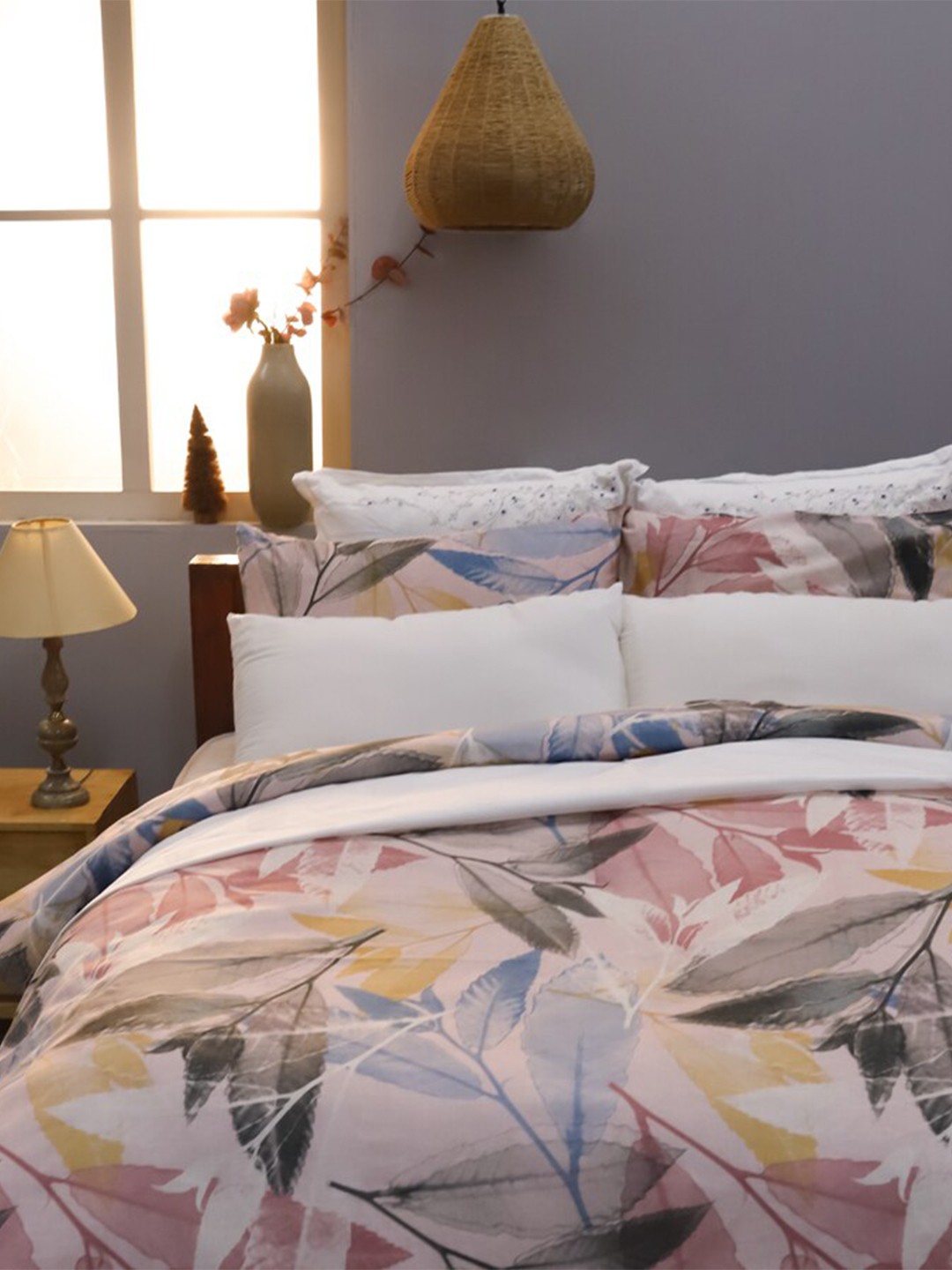 

BLUE DAHLIA Pink & Blue Floral Pure Cotton 250 TC Queen Bedsheet With 2 Pillow Covers