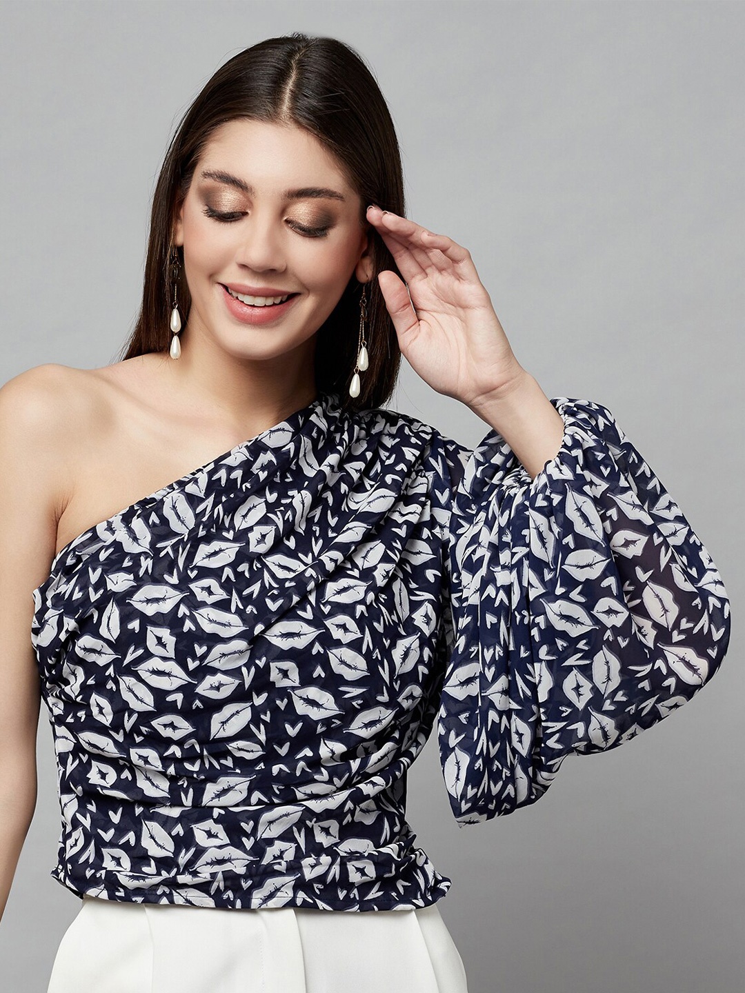 

ATTIC SALT Conversational Printed One Shoulder Regular Top, Navy blue