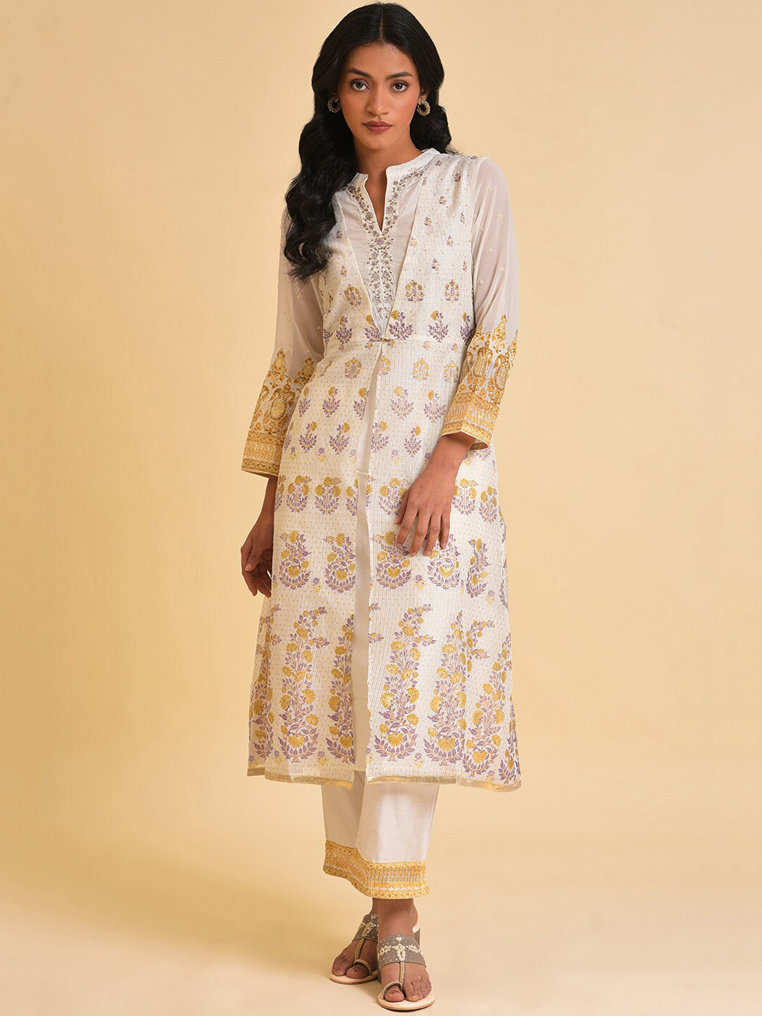 

WISHFUL Ethnic Motifs Printed Mandarin Collar Kurta With Trousers, White