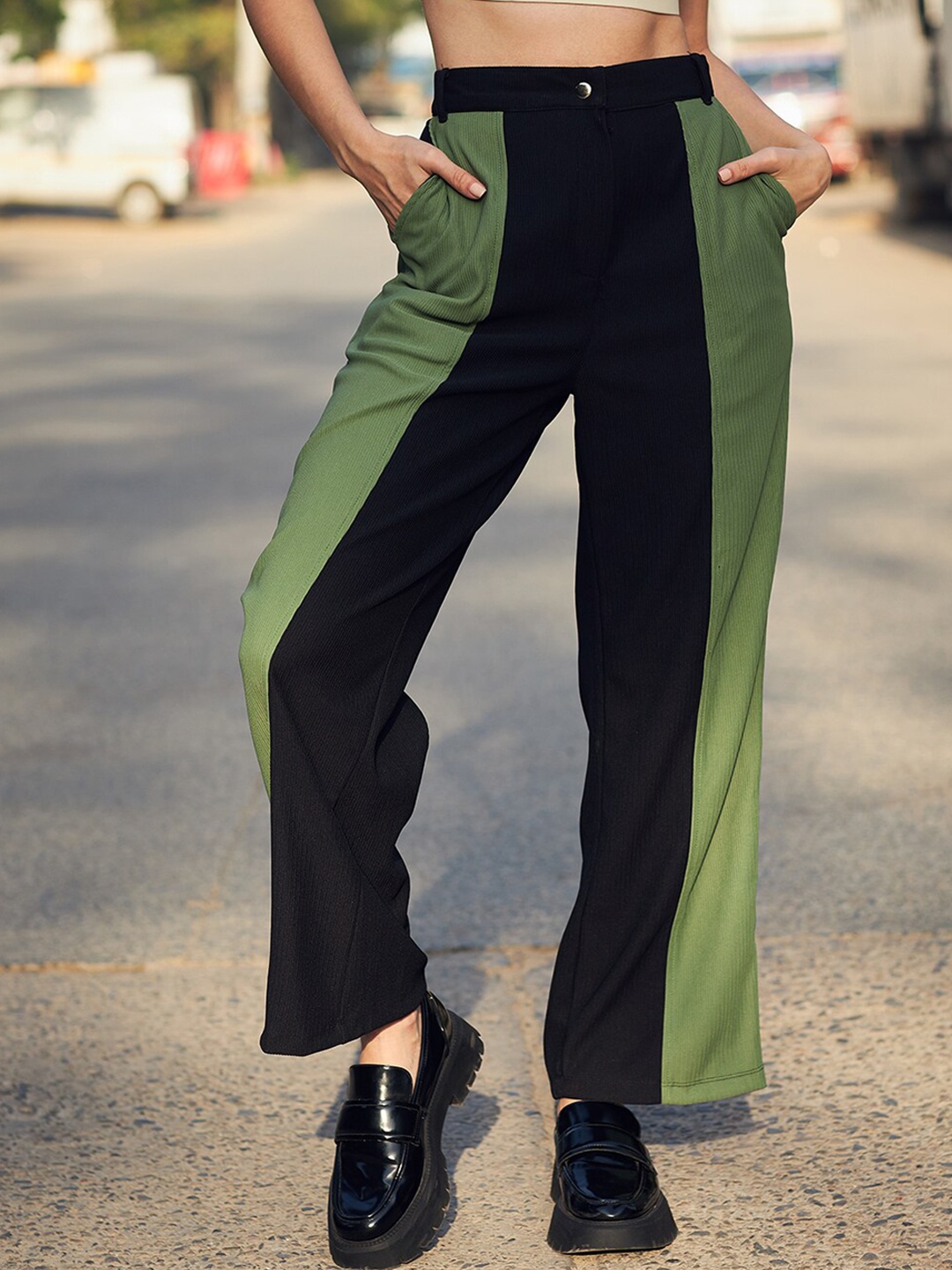 

KASSUALLY Women Green & Black Colourblocked Parallel Trousers