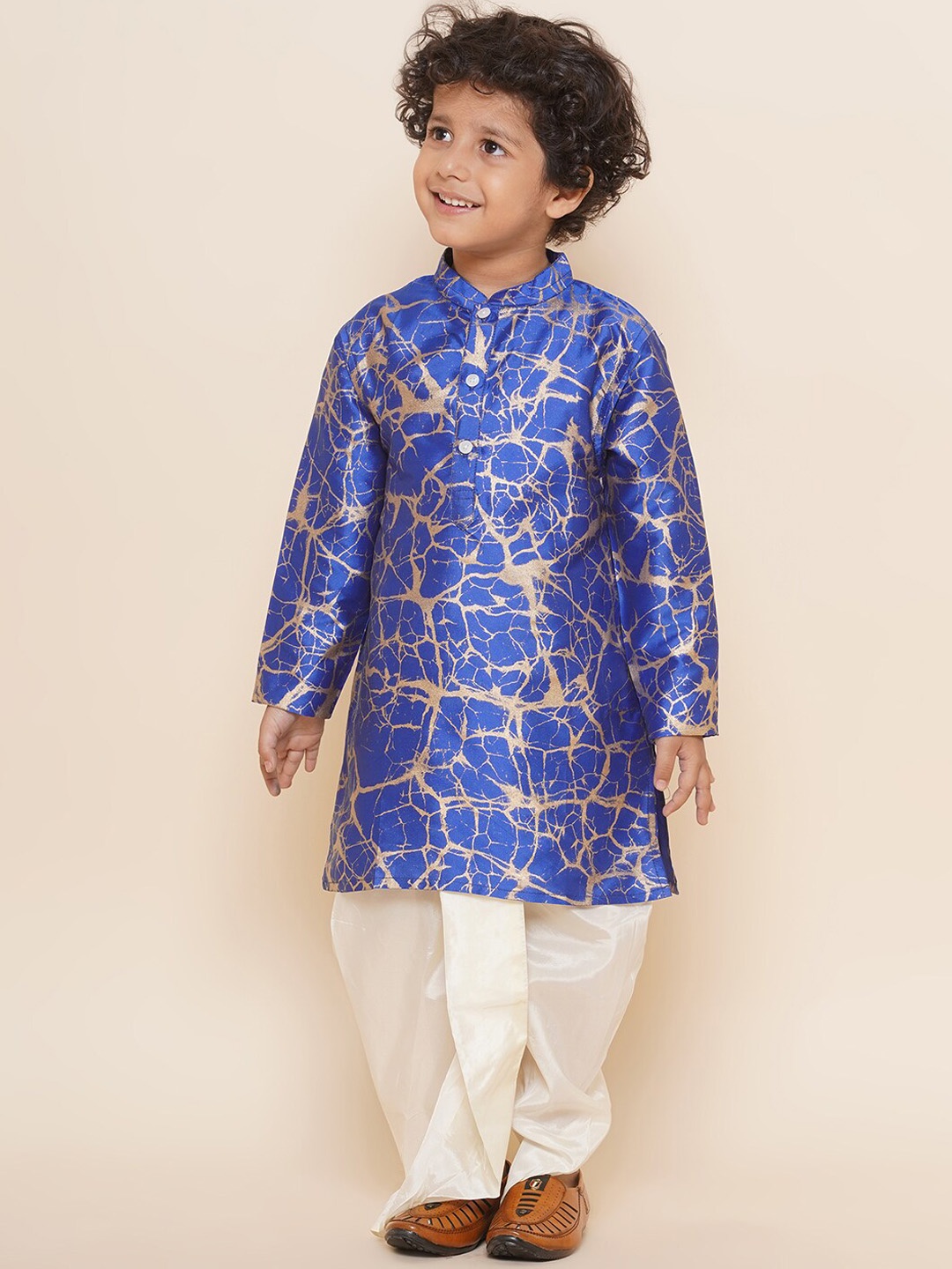 

Sethukrishna Boys Abstract Printed Mandarin Collar Kurta with Dhoti Pants, Blue