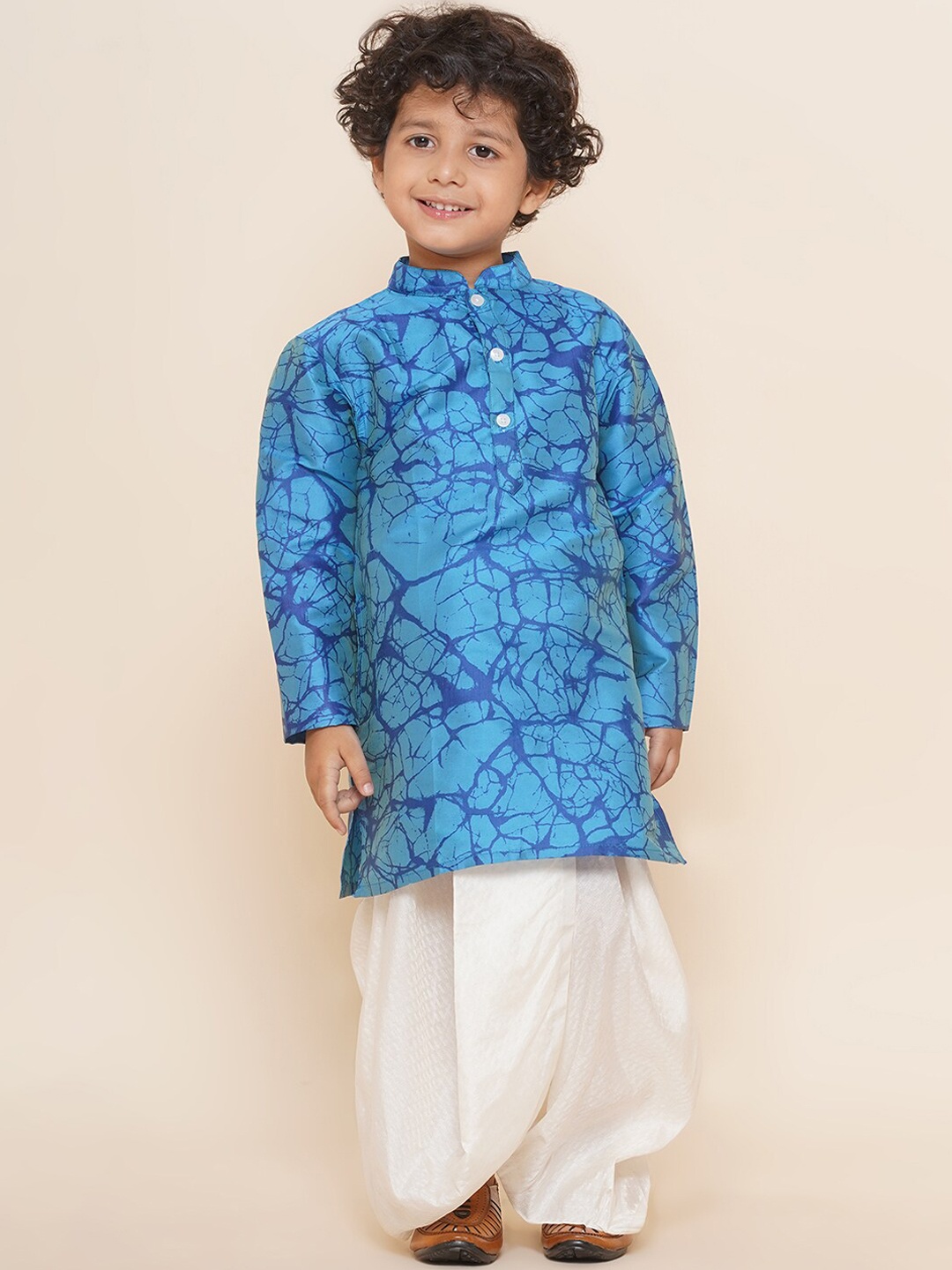 

Sethukrishna Boys Mandarin Collar Abstract Printed Kurta with Dhoti Pants, Blue