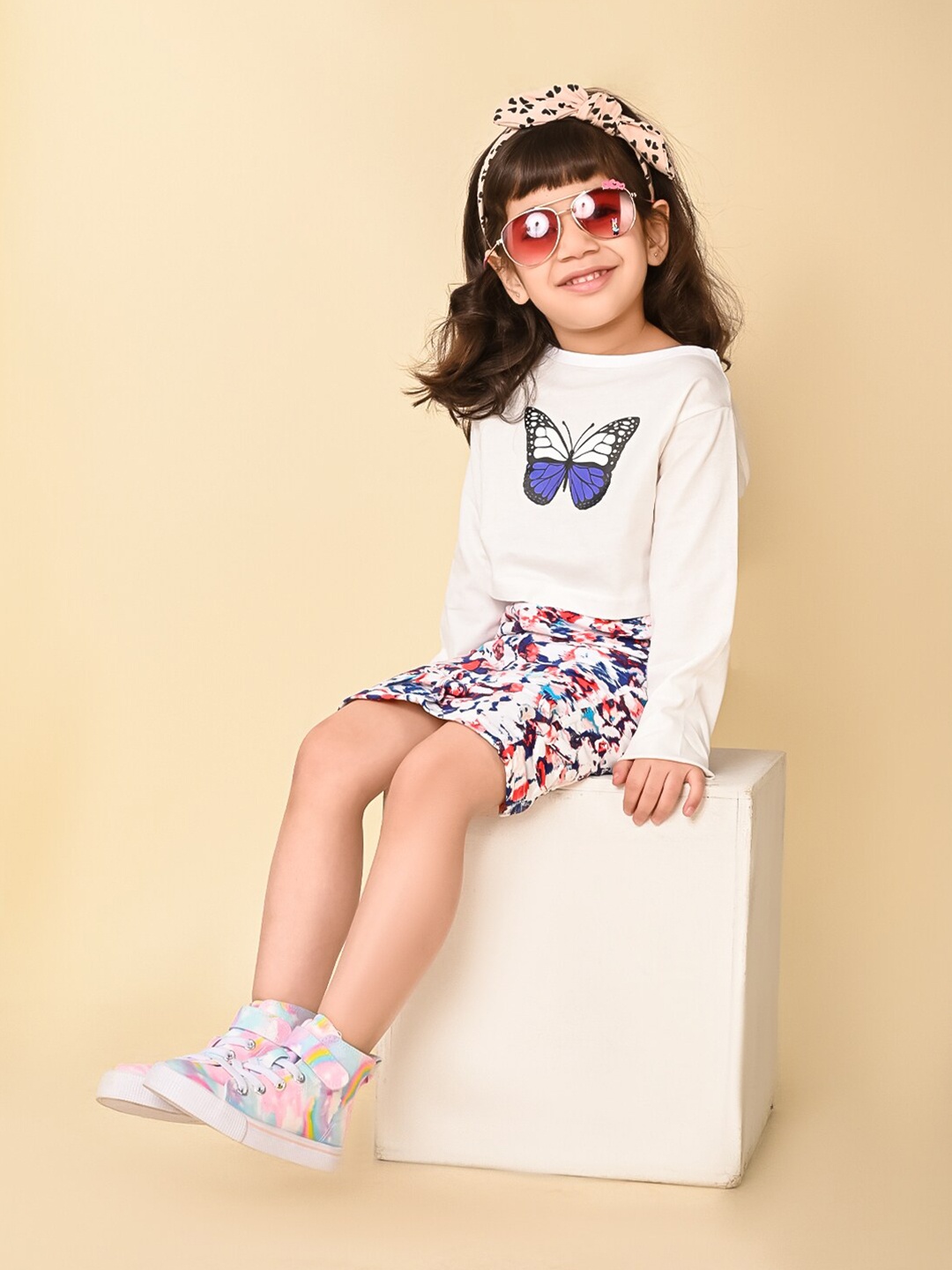 

LilPicks Girls Printed Crop Top With Floral Print Skirt Set, White