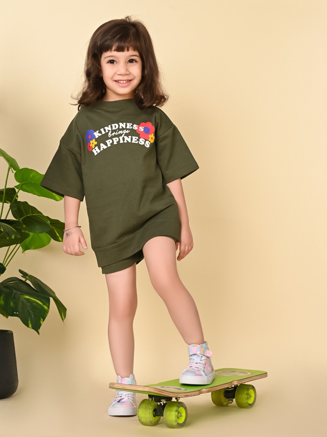 

LilPicks Girls Printed Round Neck Top with Shorts Clothing Set, Olive