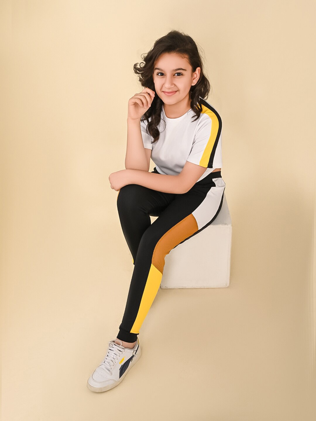 

LilPicks Girls Colourblocked Round Neck T-shirt with Jogger Clothing Set, White