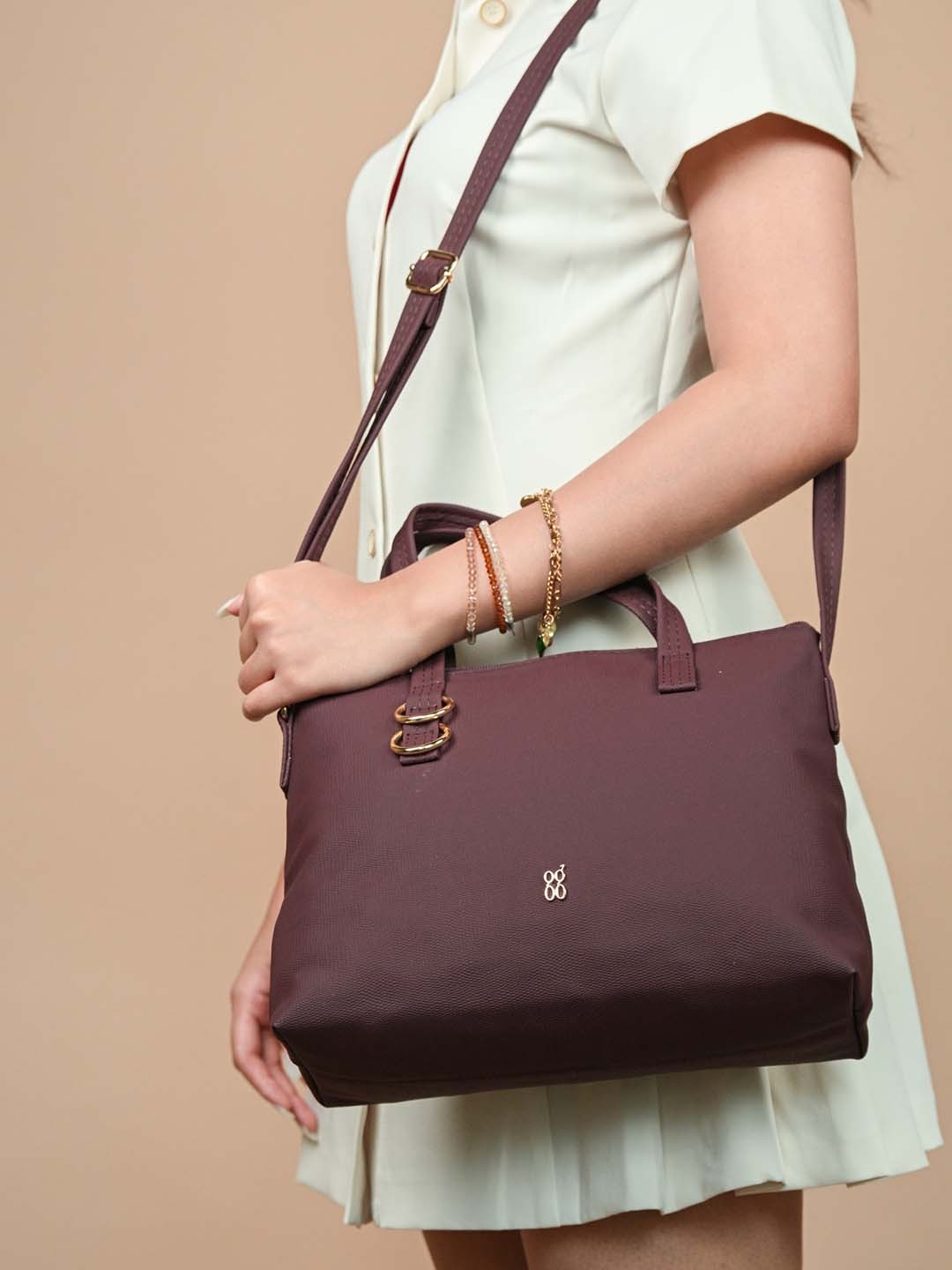 

Baggit Women Textured Handheld Bag, Maroon