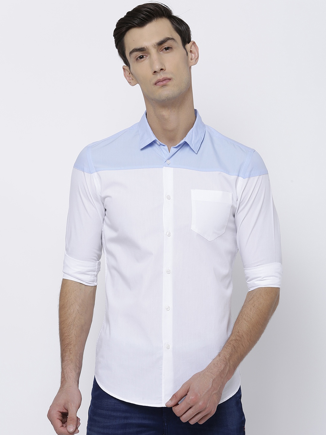 

Black coffee Men White & Blue Slim Fit Solid Casual Shirt