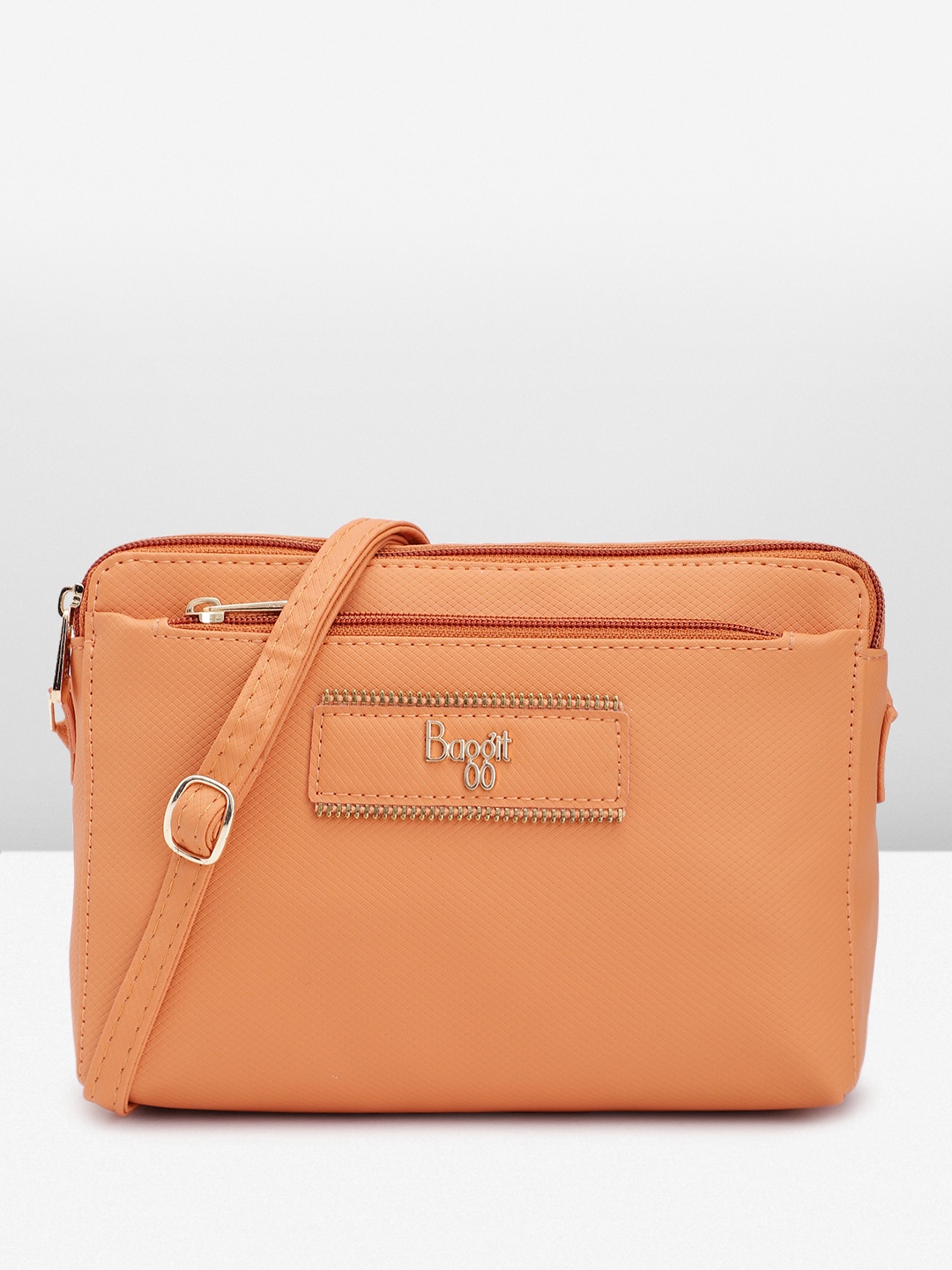 

Baggit Women Solid Sling Bag, Orange