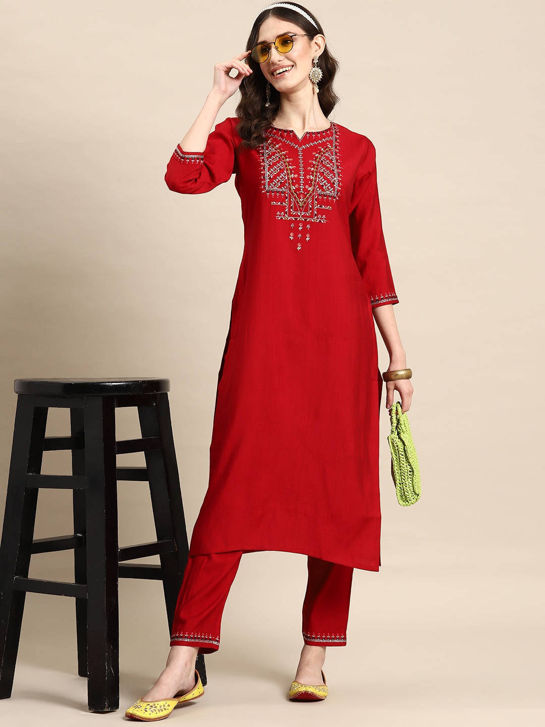 

Sangria Women Floral Embroidered Regular Thread Work Kurta with Trousers, Maroon