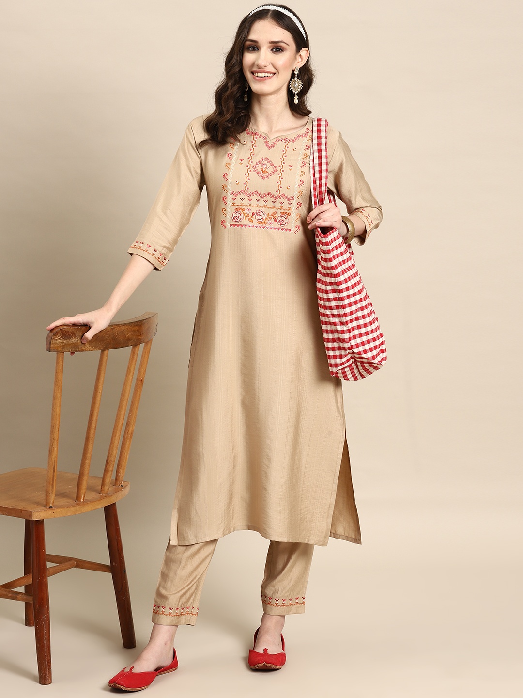 

Sangria Women Floral Embroidered Regular Thread Work Kurta with Trousers, Beige
