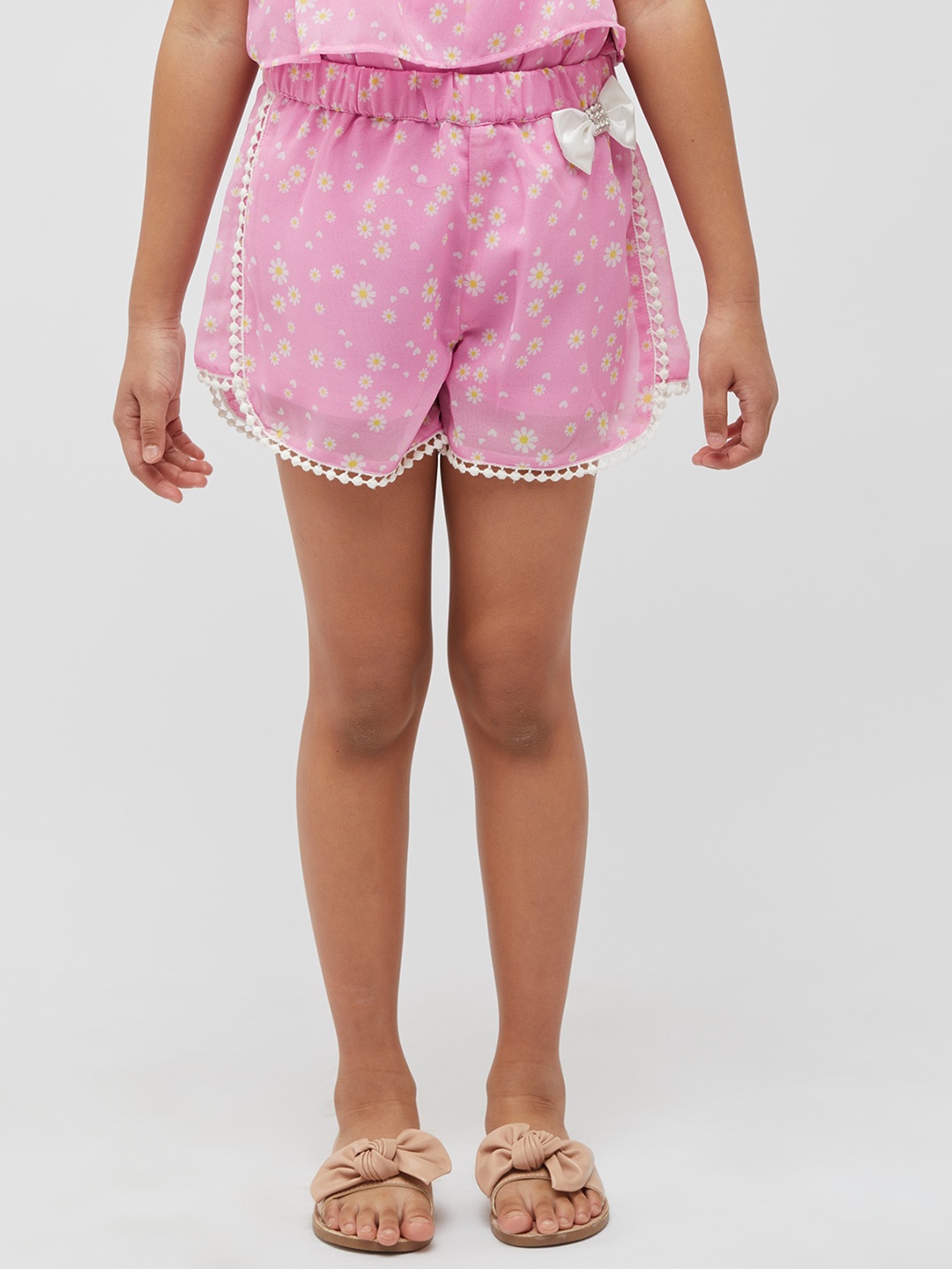 

One Friday Girls Floral Printed Mid Rise Shorts With Bow, Pink