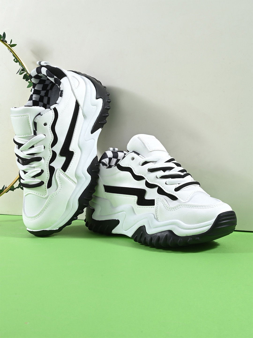 

Roadster Women Walking Sports Shoe, White