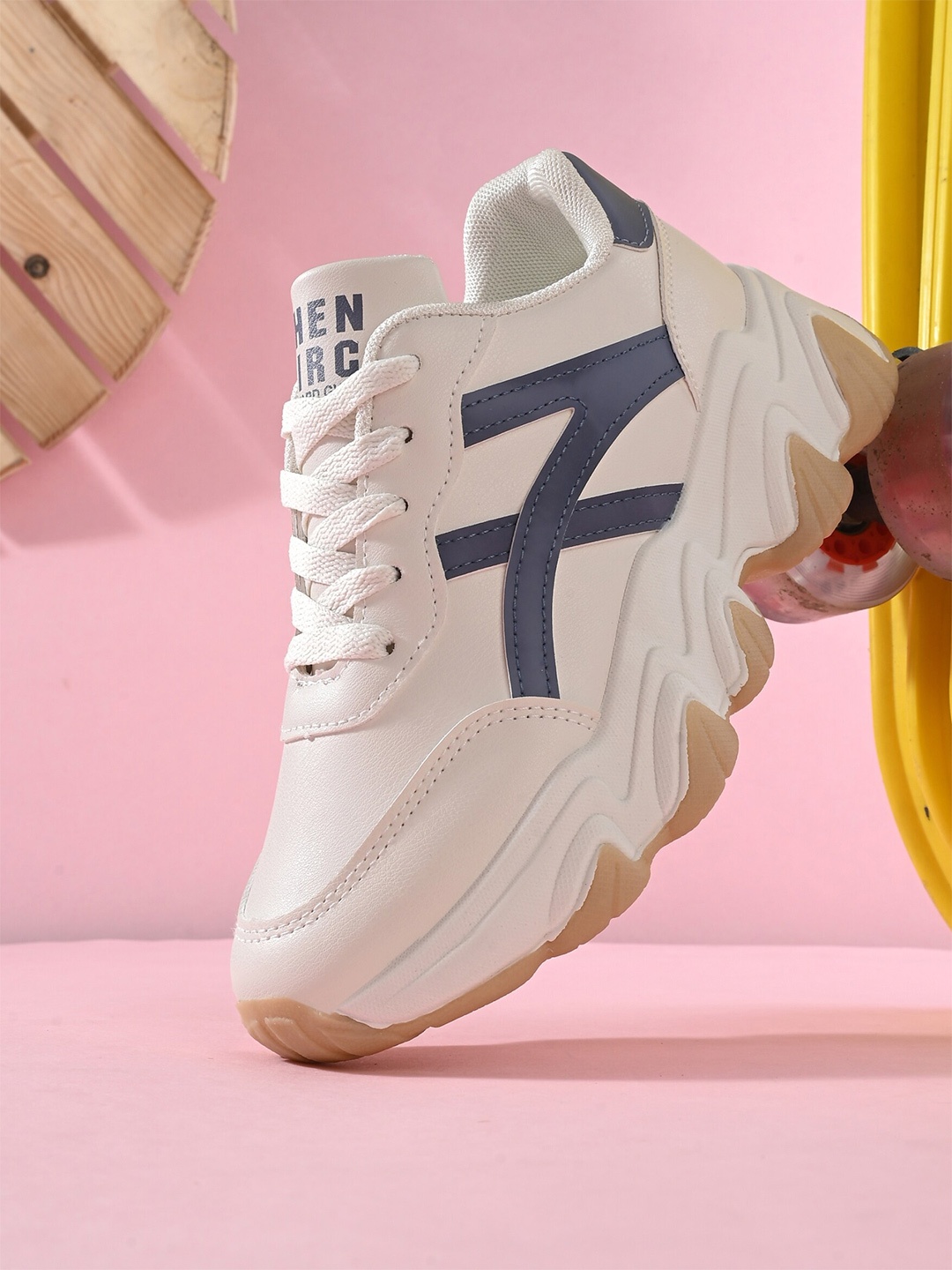 

Roadster Women Colourblocked Walking Sports Shoe, White