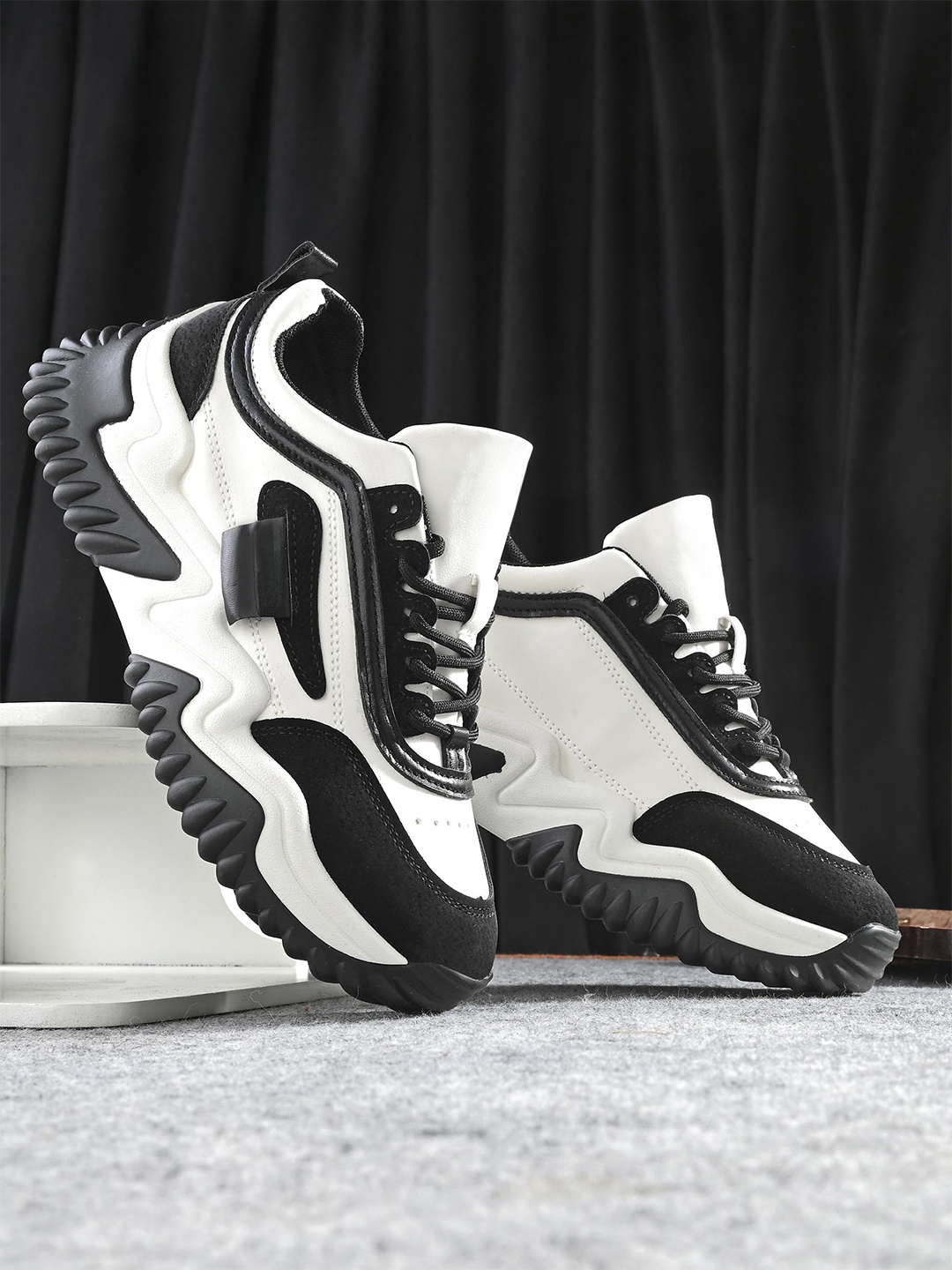 

Roadster Women White & Black Colourblocked Walking Sports Shoes