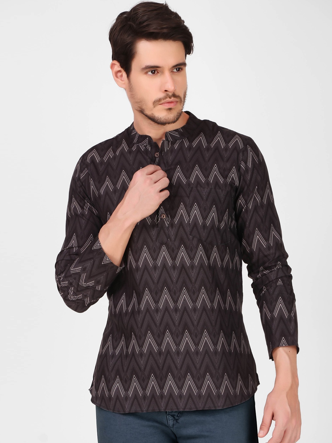 

Cult Indie Mandarin Collar Geometric Ikat Printed Straight Short Kurta, Black