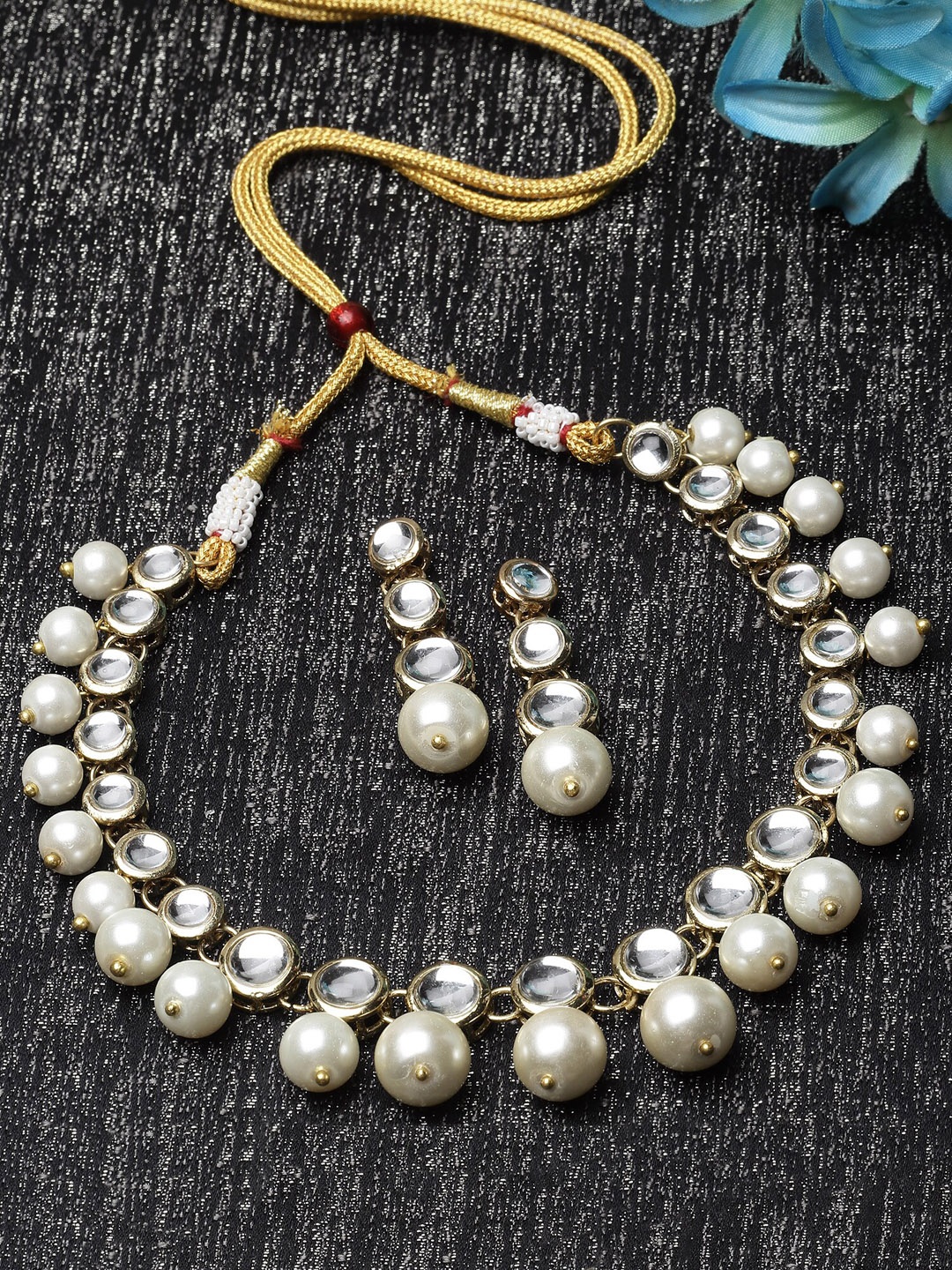

KARATCART Gold-Plated Kundan-Studded & Beaded Jewellery Set