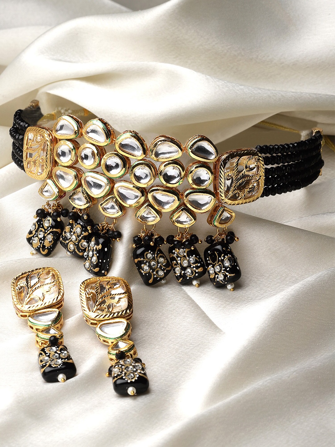 

KARATCART Gold-Plated Kundan-Studded & Beaded Jewellery Set