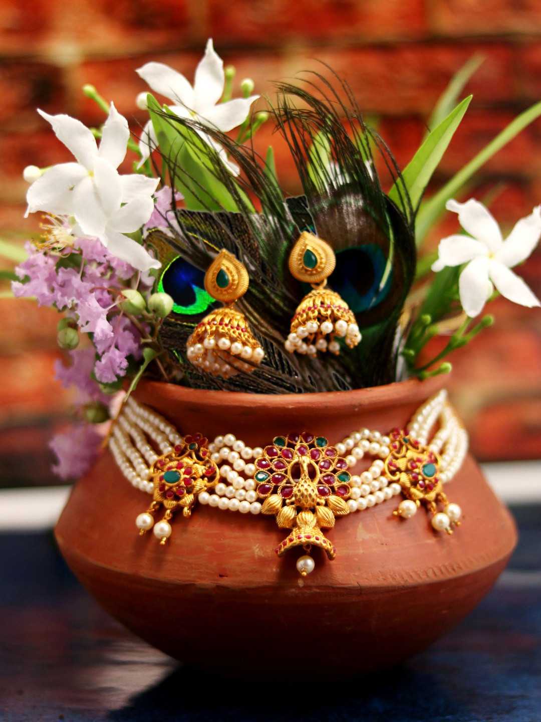 

MANSIYAORANGE Gold-Plated Stone-Studded Necklace & Earrings