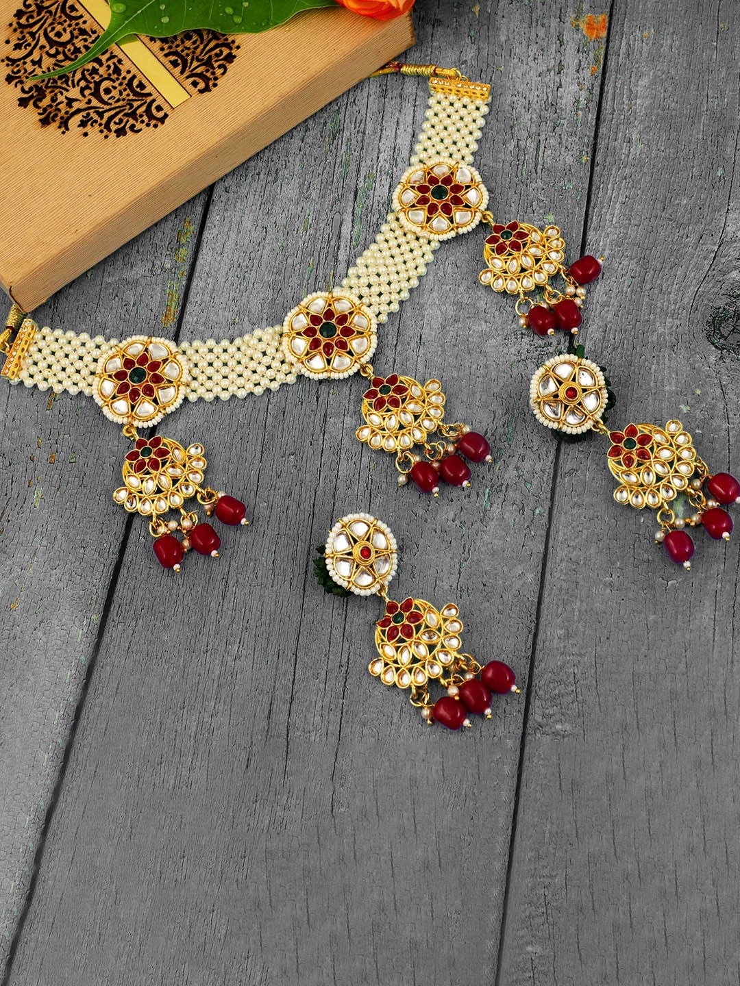 

MANSIYAORANGE Gold-Plated Kundan-Studded & Beaded Necklace & Earrings