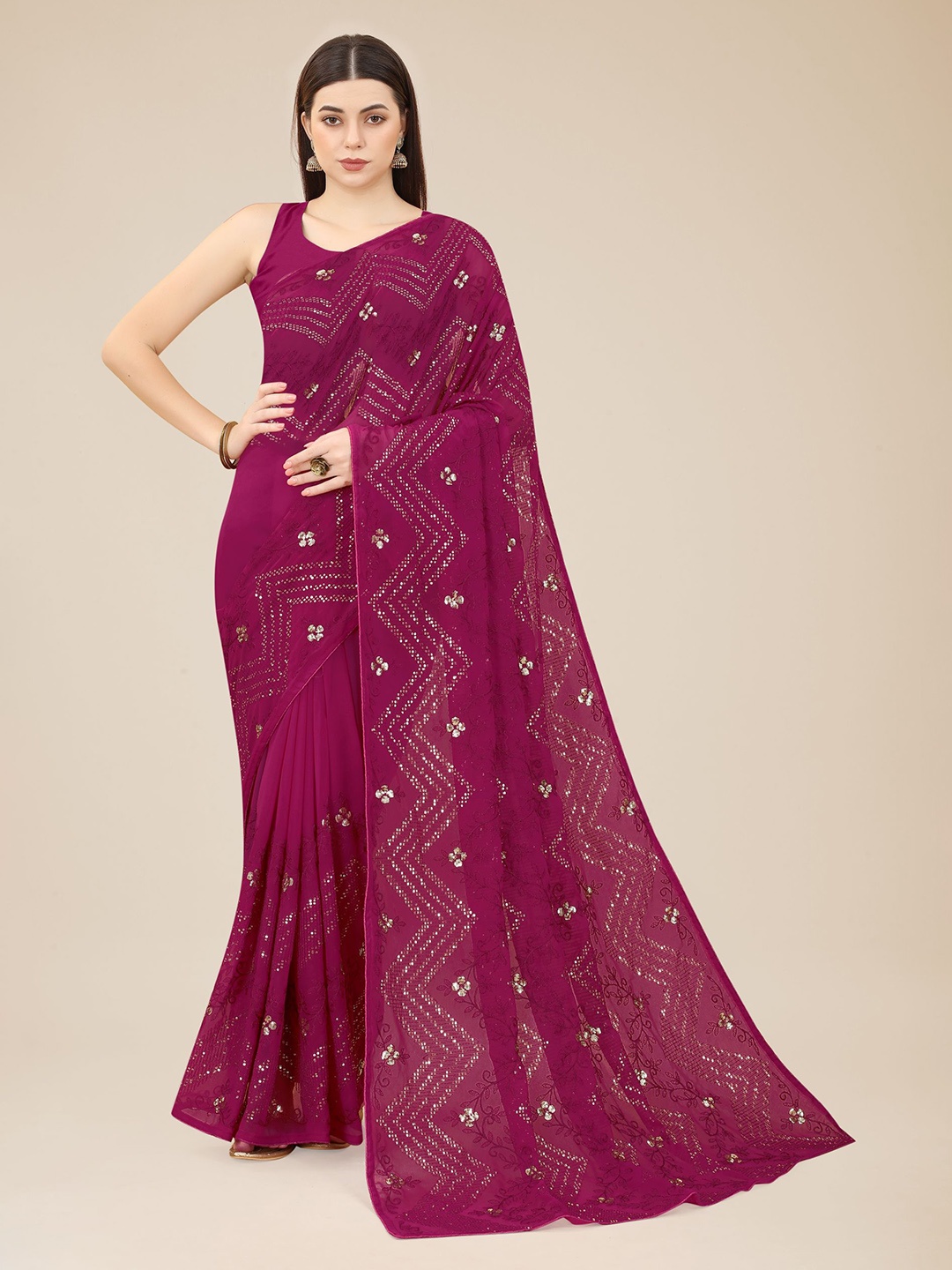 

VAIRAGEE Floral Embroidered Sequinned Saree, Magenta