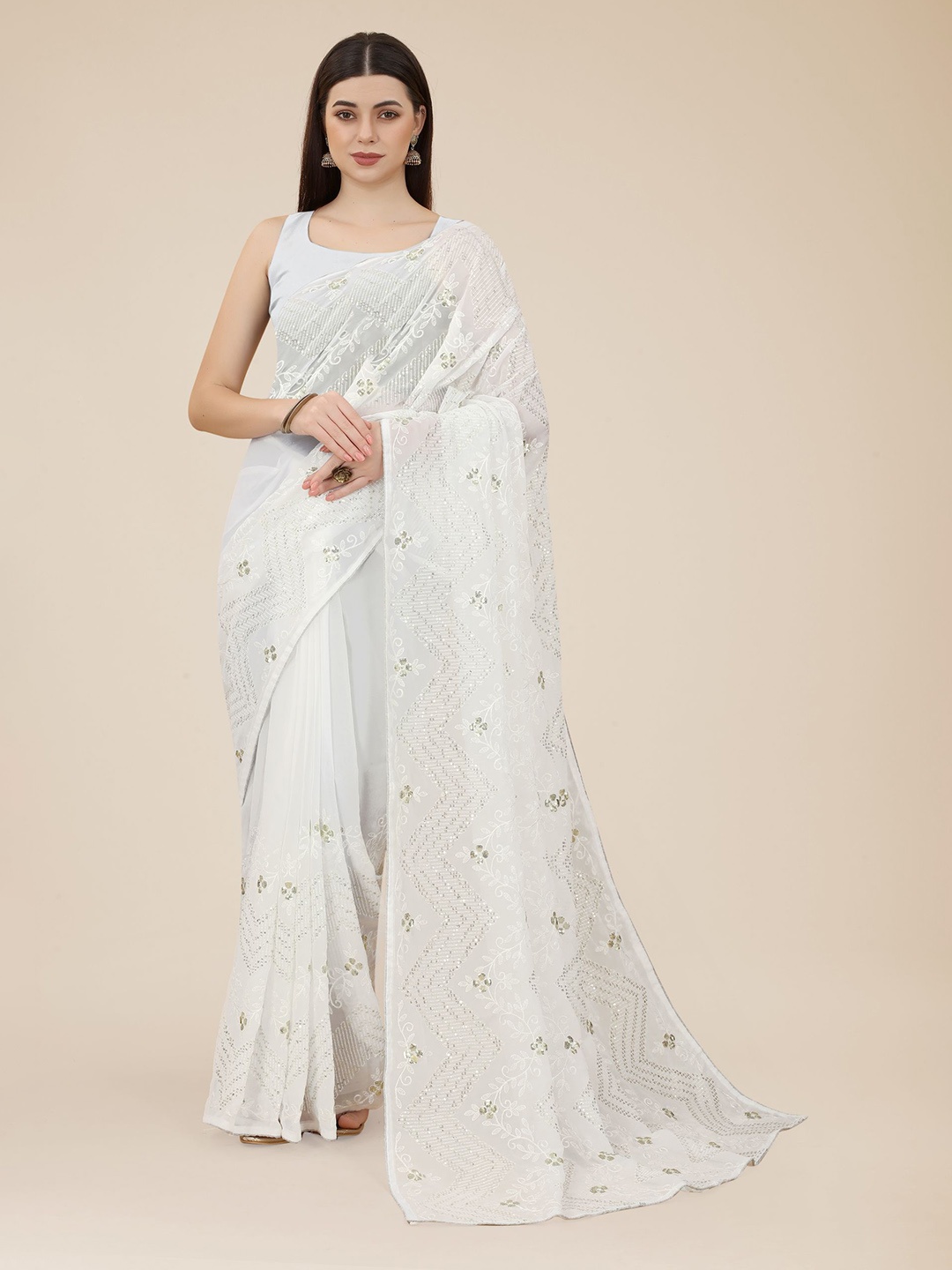 

VAIRAGEE Floral Embroidered Sequinned Saree, White