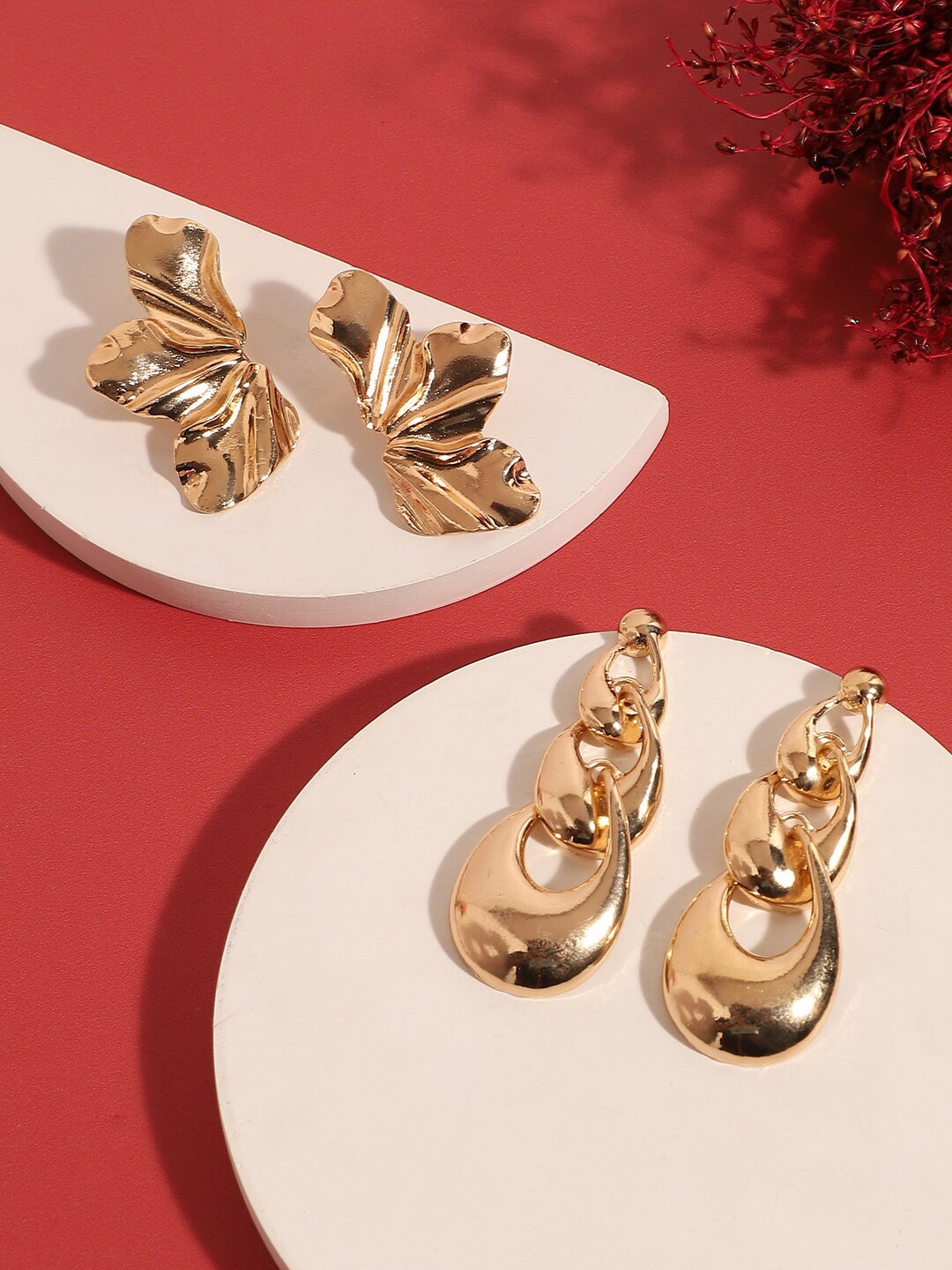 

SOHI Set Of 2 Gold-Plated Contemporary Drop Earrings