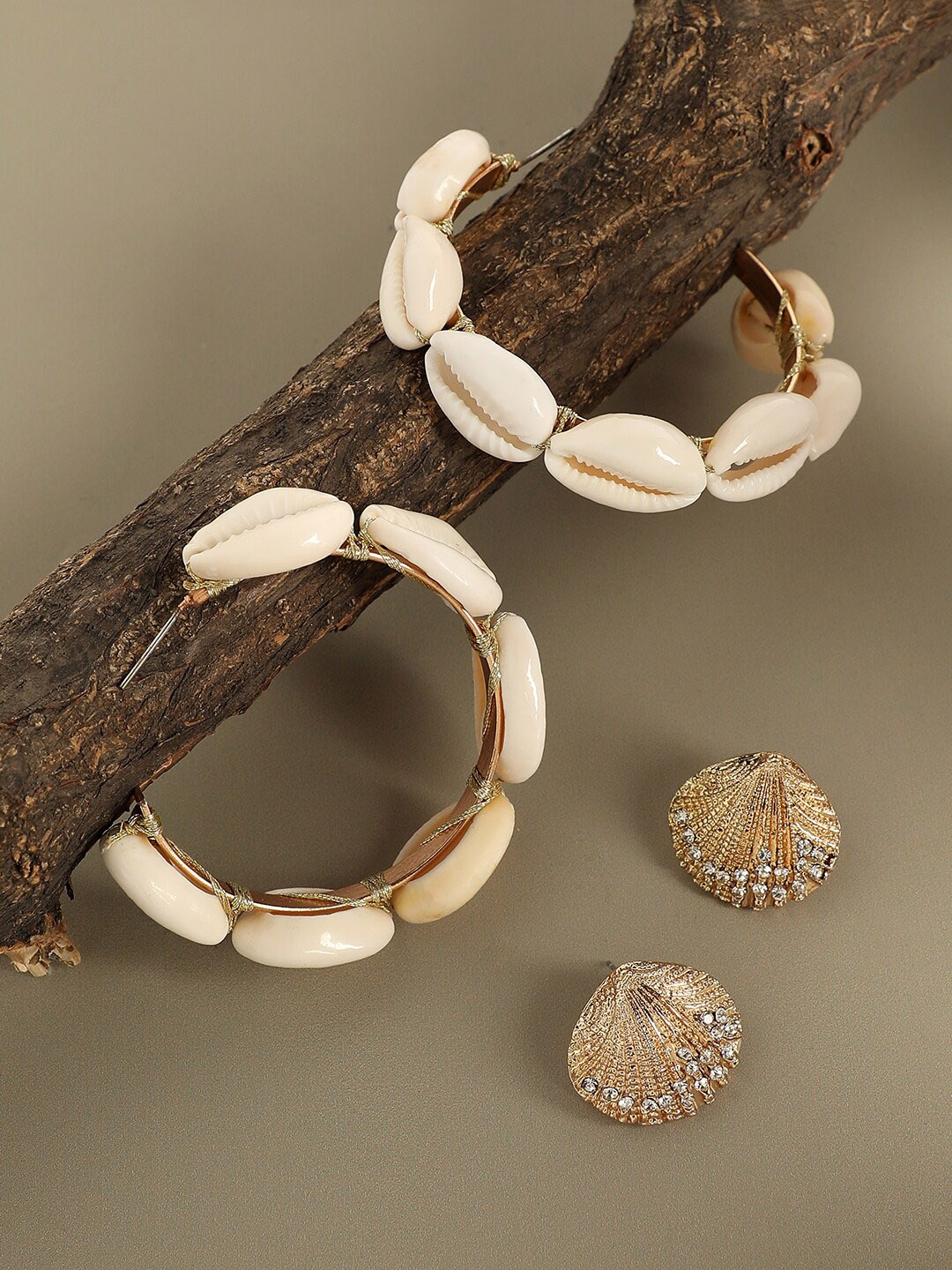 

SOHI Set Of 2 Gold-Plated Contemporary Studs & Hoop Earrings