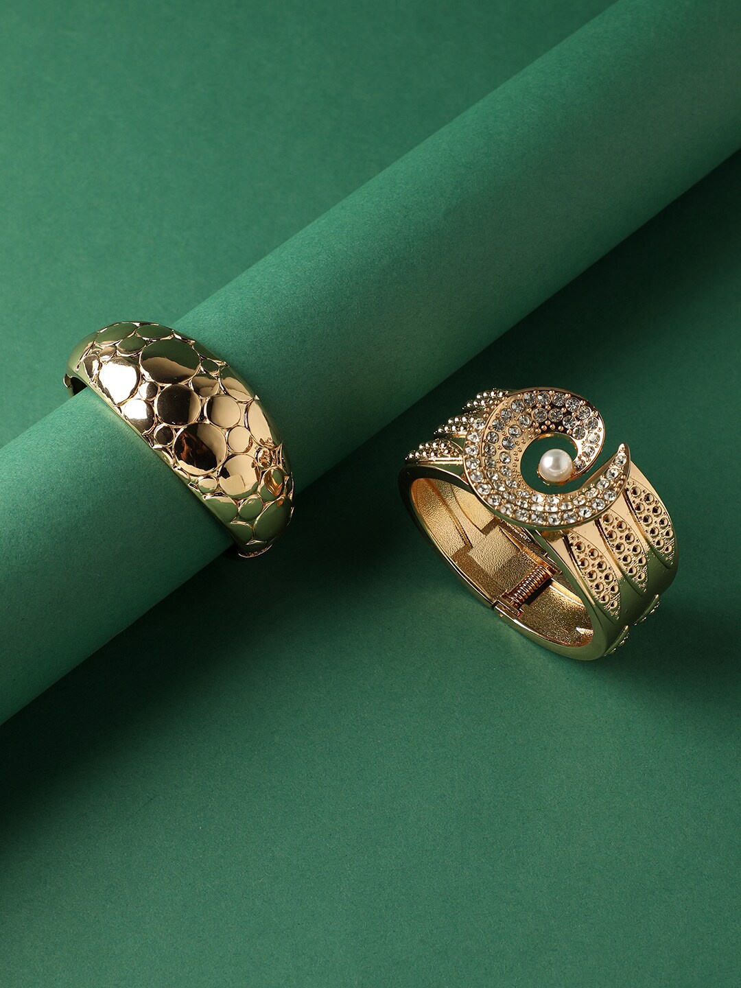 

SOHI Set Of 2 Gold-Plated Bangle-Style Bracelets